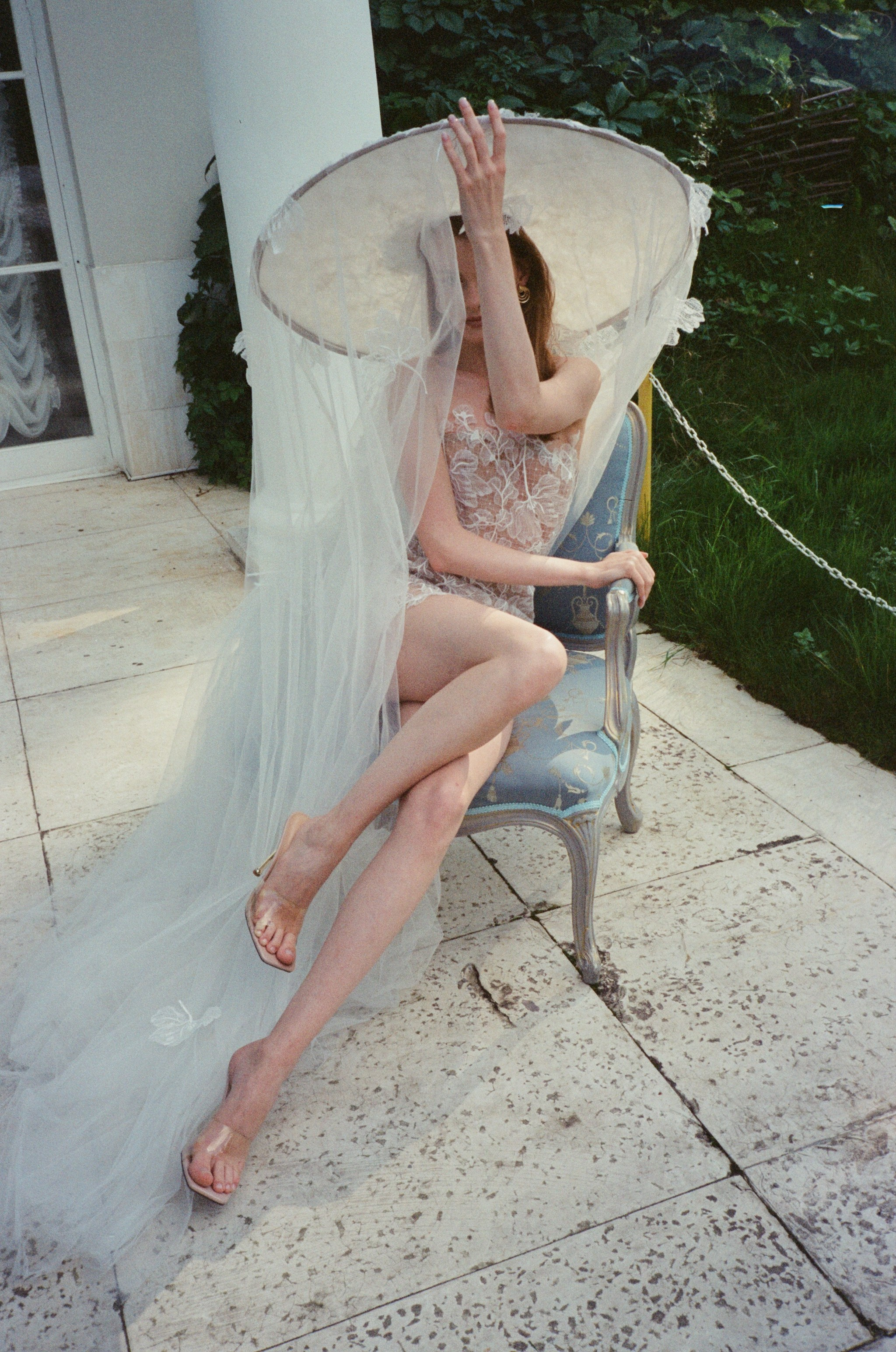 Фотограф на фотосъемку на пленку в Москве. Пленочный фотограф в Москве