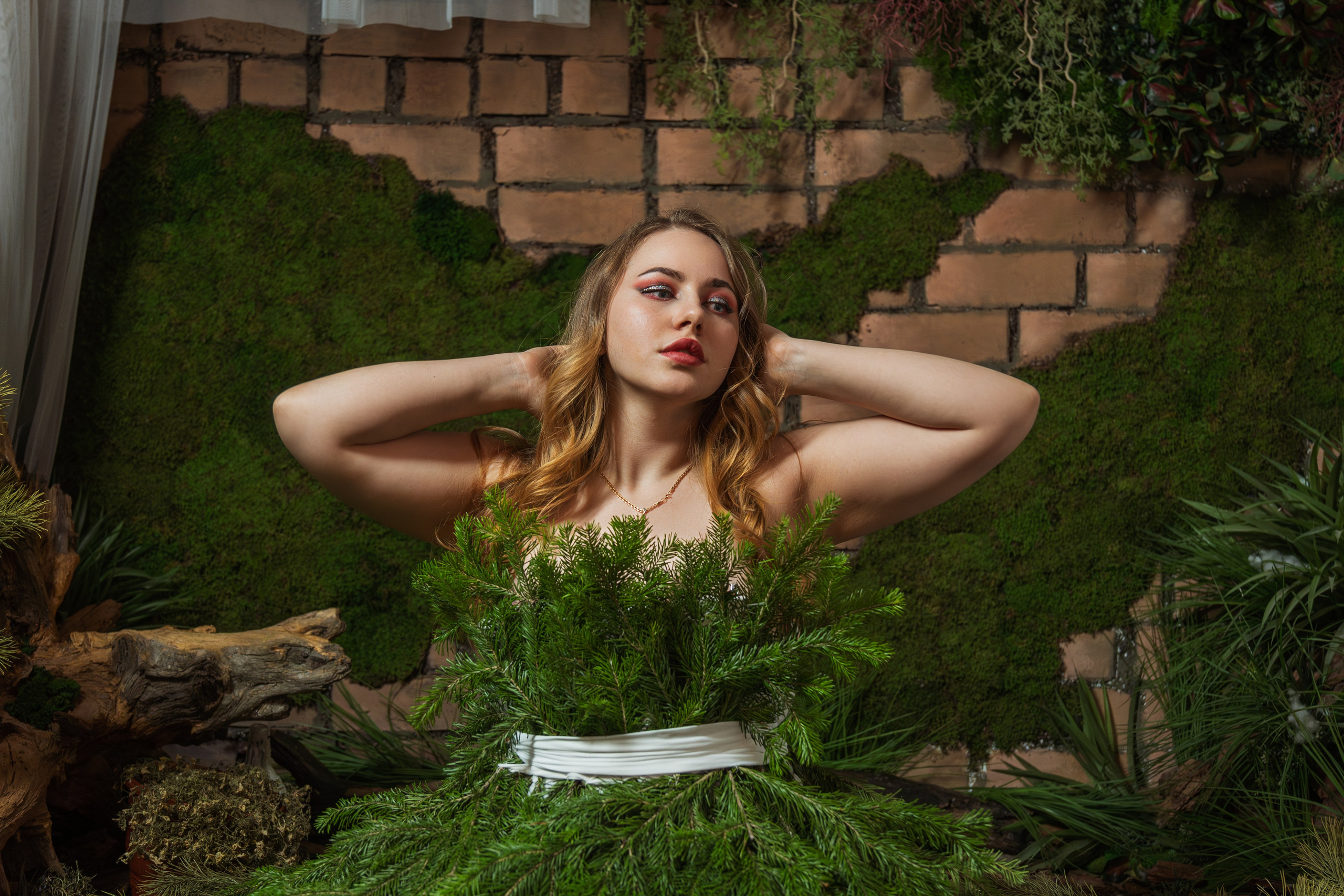 Виктория в пихтовом платье. Портретный, репортажный и свадебный фотограф в Екатеринбурге Денис Южаков