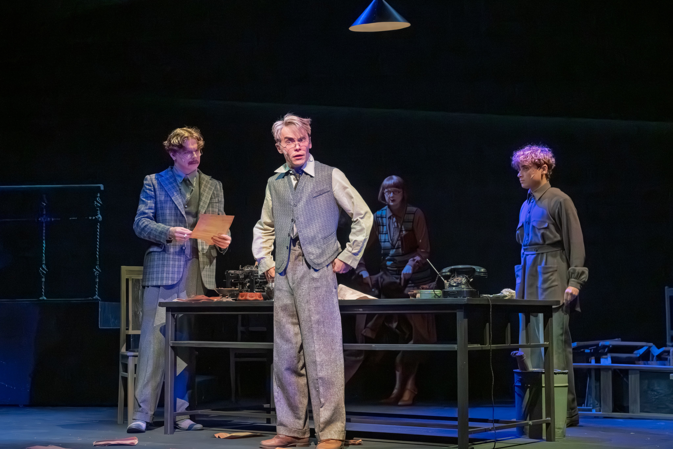 Театр Терезы Дуровой: Кто Есенин?. Сайт фотографа Сергея Абрамова