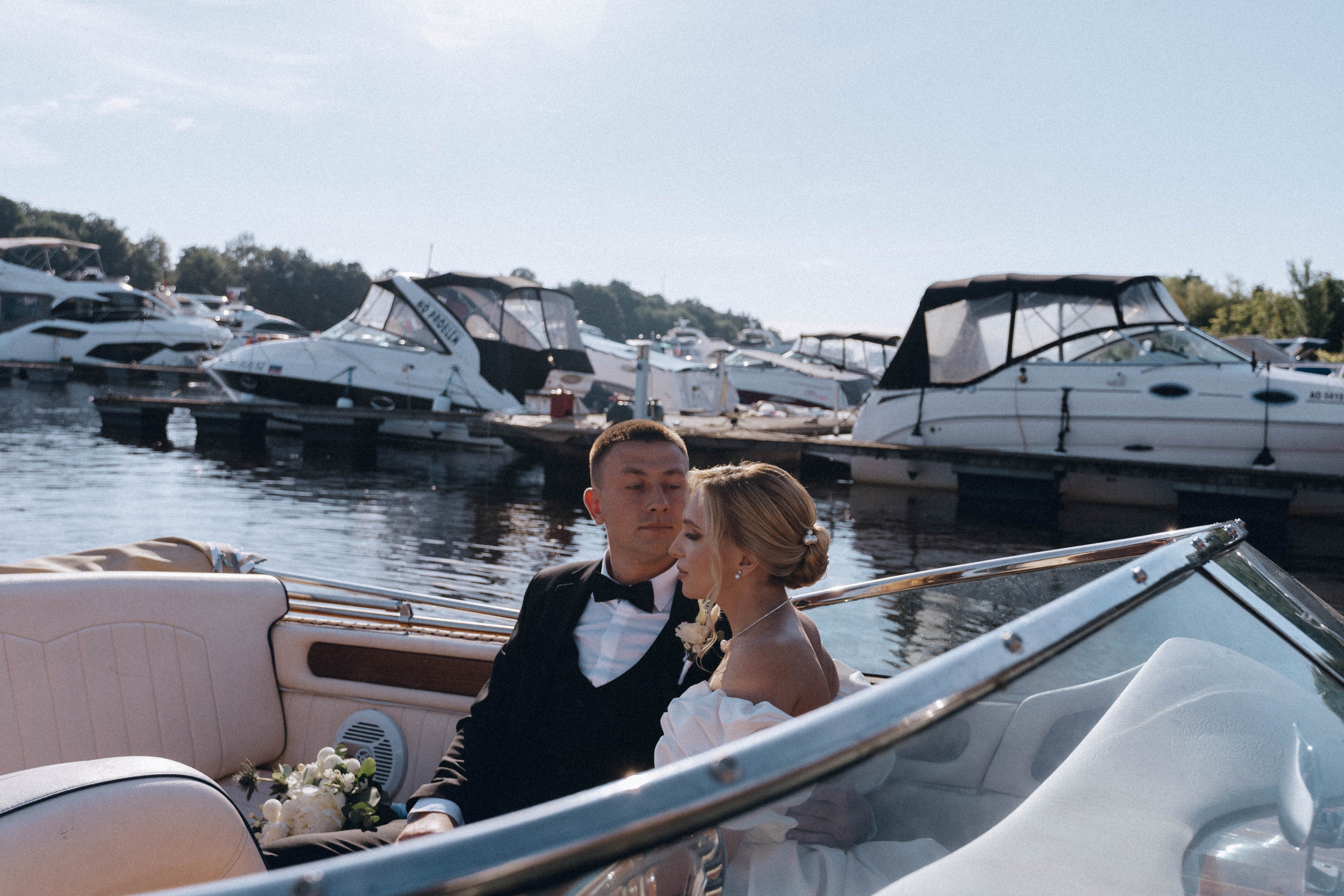 СВАДЕНБНАЯ СЬЕМКА НА КАТЕРЕ ПО КАНАЛАМ САНКТ-ПЕТЕРБУРГА И В АКВАТОРИИ НЕВЫ. Профессиональный фотограф, Санкт-Петербург — Виктория Богомолова