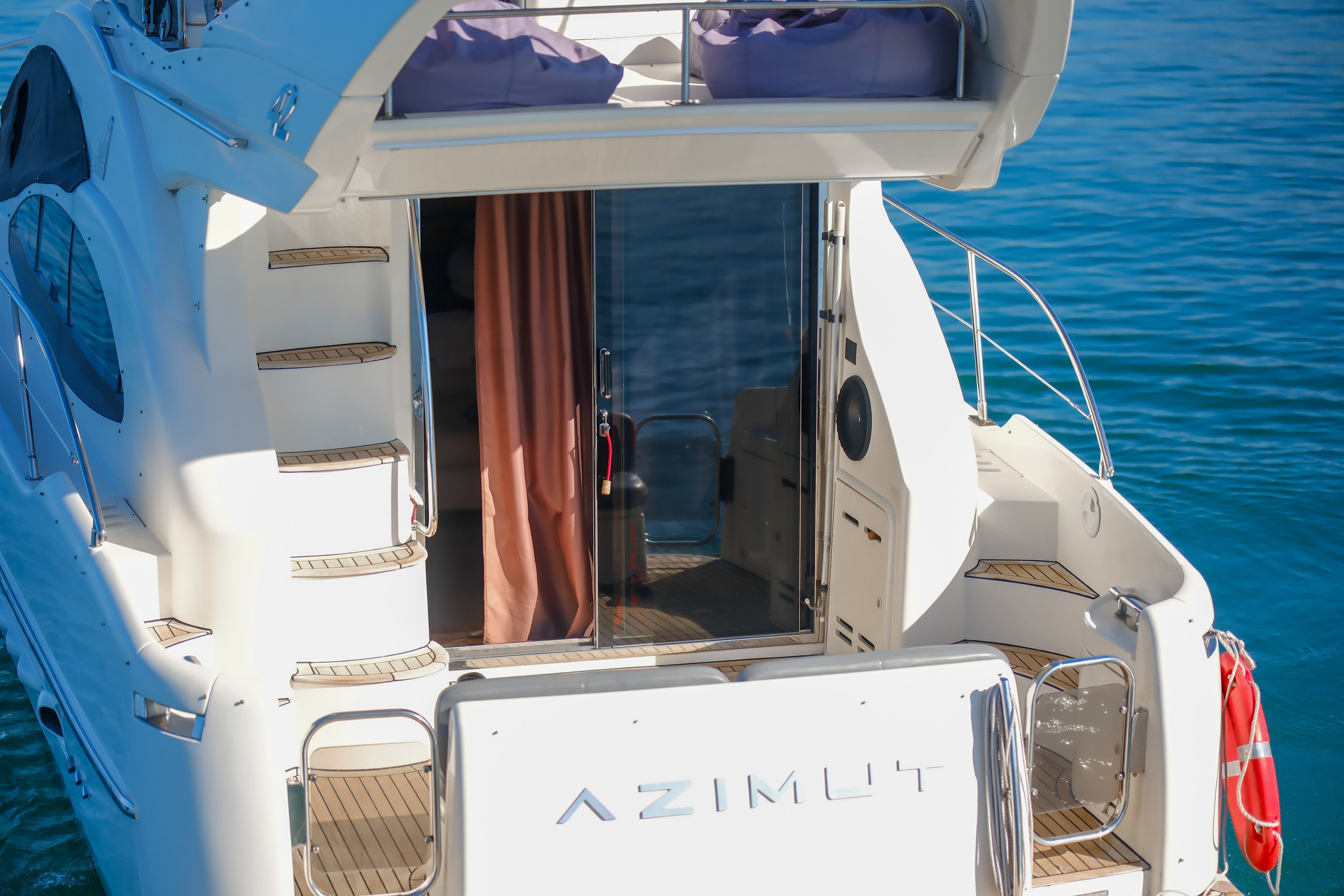 Яхта Азимут 42 Аренда Яхты в Сочи Яхтанаморе YACHTNAMORE YACHTANAMORE