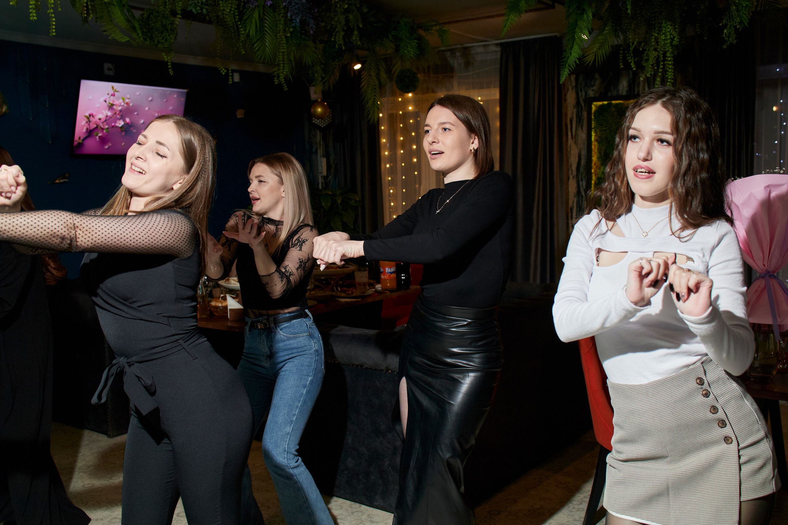 MAXIM & DAMIR | FOREST BAR | 8 МАРТА!. Главная