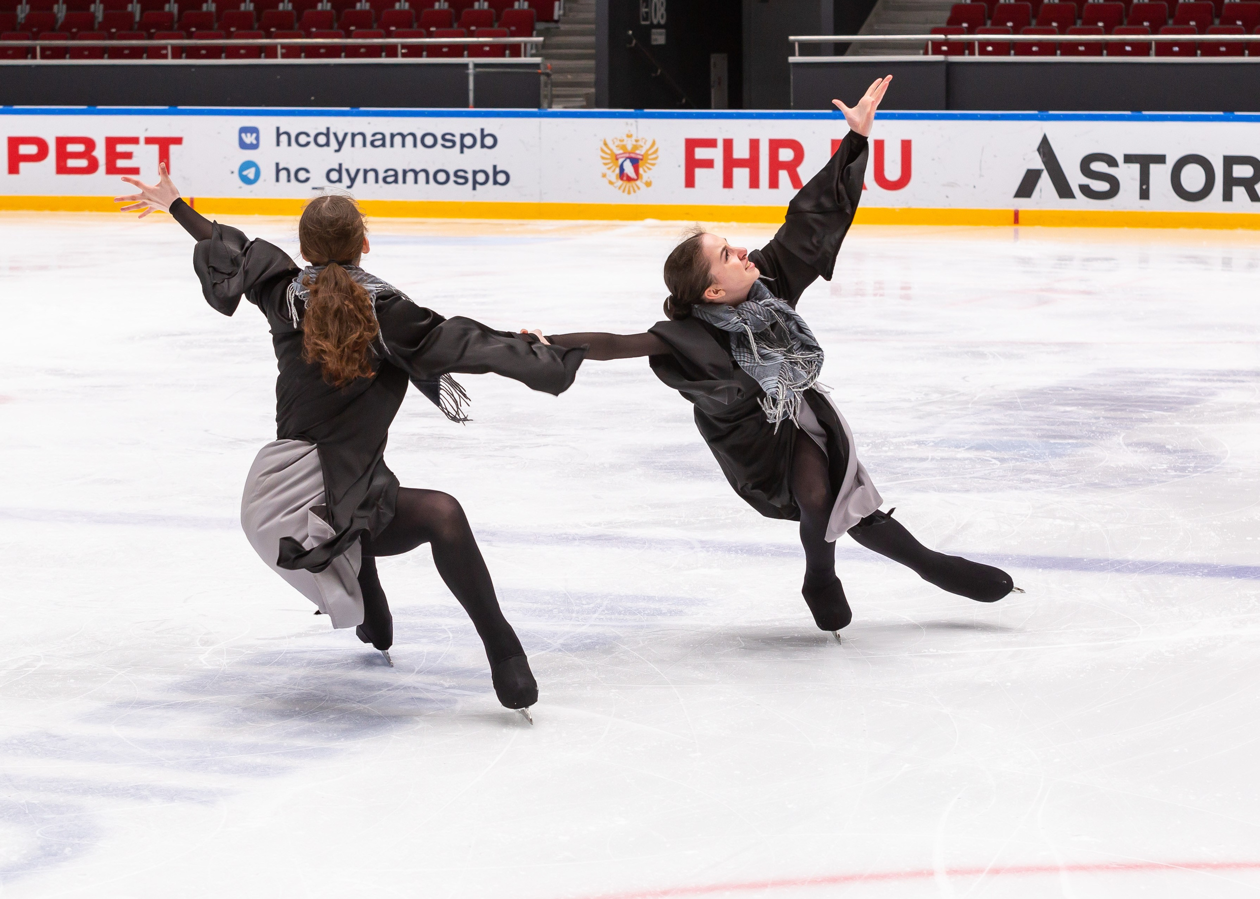 VII Ежегодный фестиваль массовых танцев на льду и фигурного катания «Петровский лёд» Санкт-Петербург 2024. Репортажный фотограф в Москве
