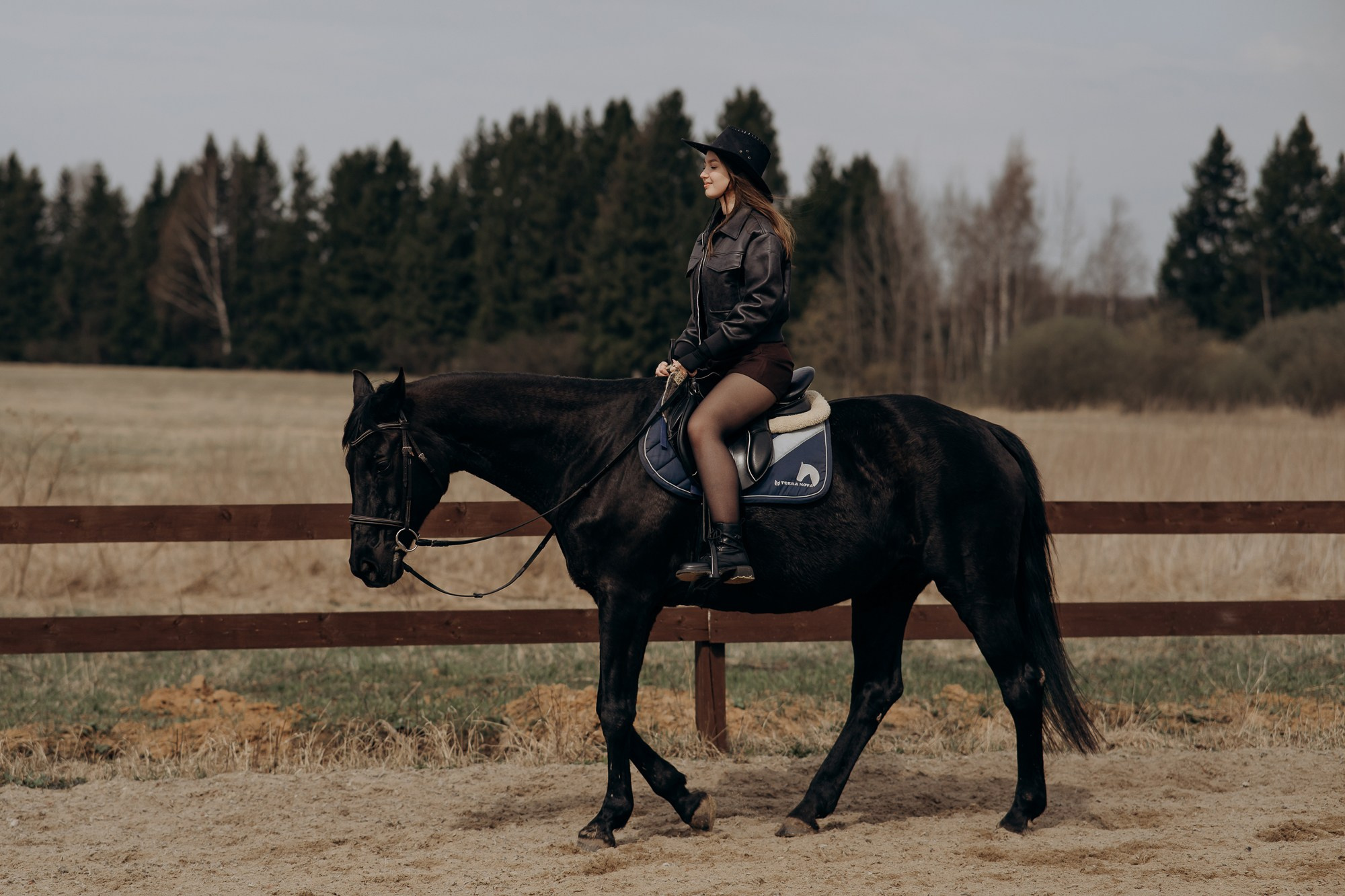 Фотосессия девушки с лошадью. Свадебный и репортажный фотограф в Ярославле Евгений Сальников