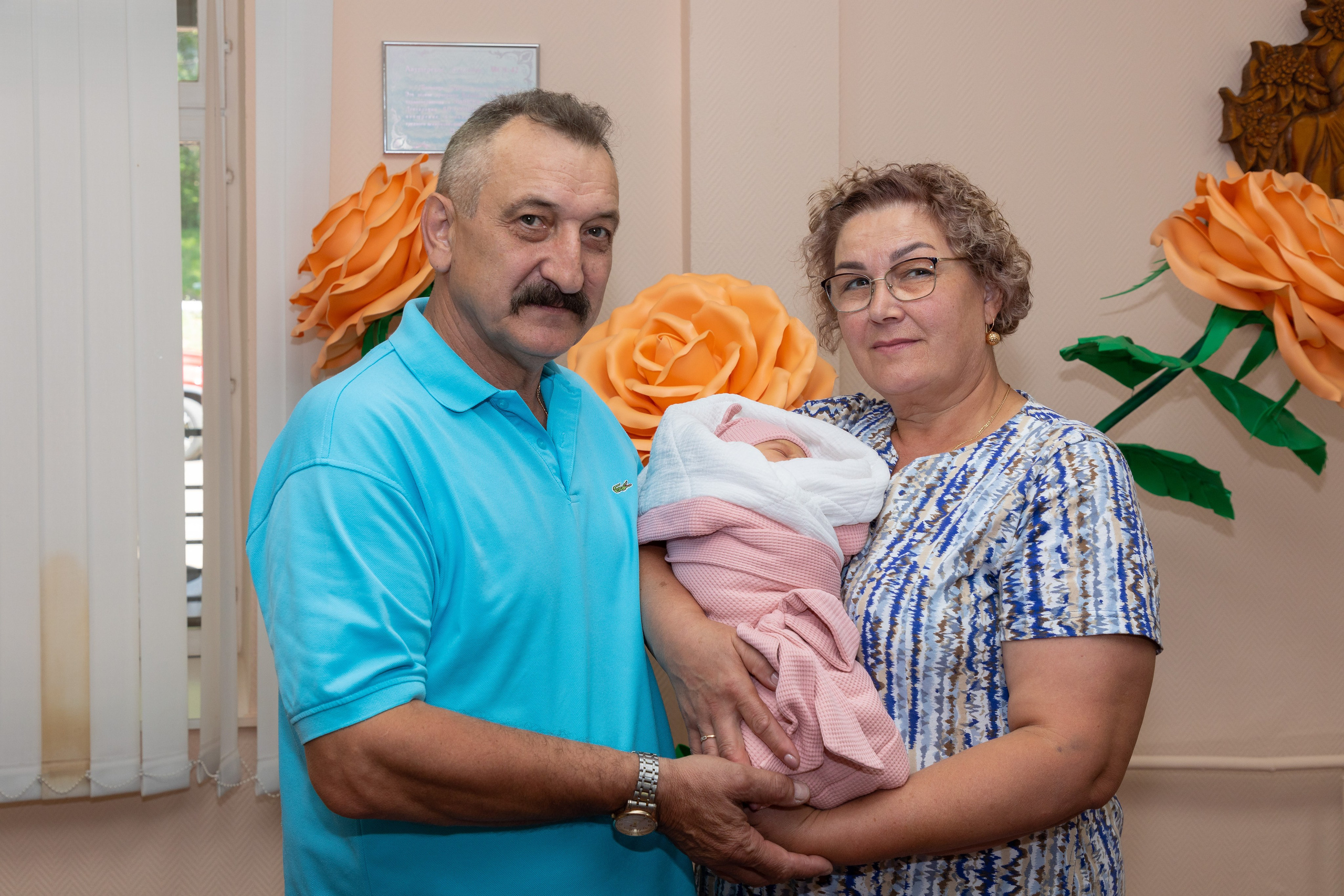 Выписка из роддома. Свадебный, семейный, школьный Фотограф и видеограф Худаноговы Александр и Ирина г. Зеленогорск, Красноярск