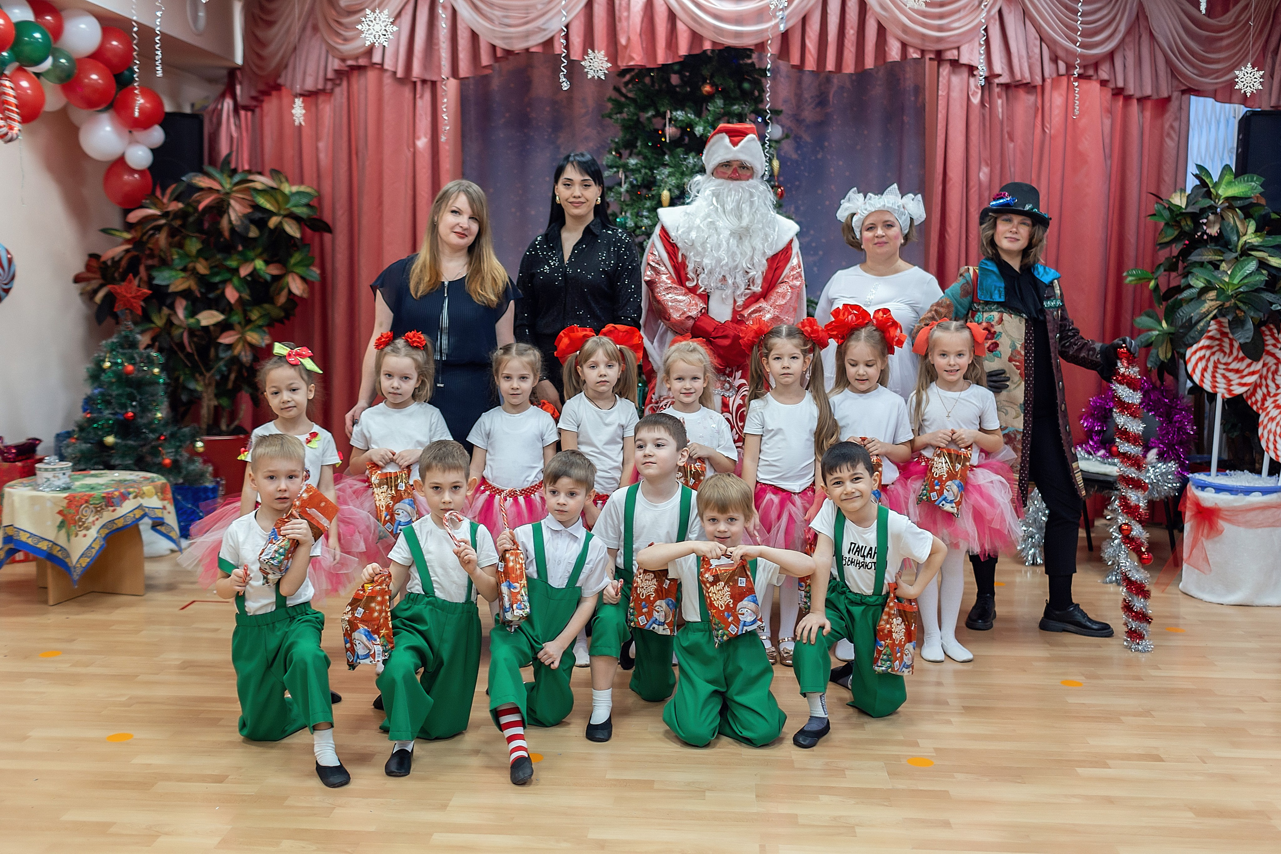 Утренник_"Карамельная фабрика» 2024. Семейный фотограф в Санкт-Петербурге