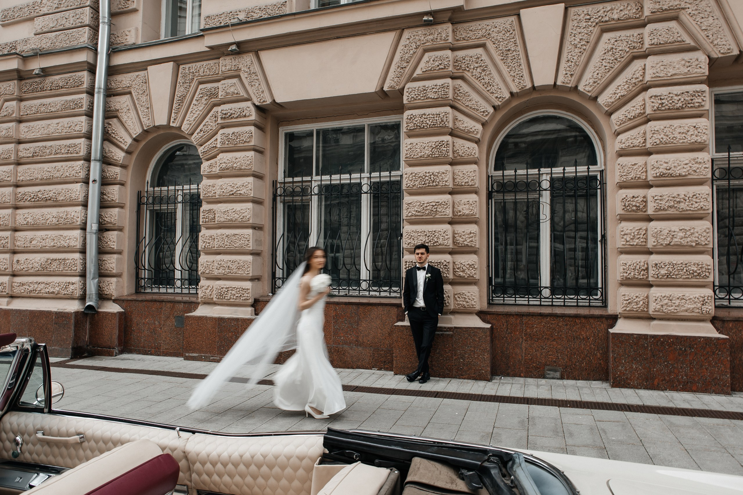 Свадебная фотосессия с ретро автомобилем