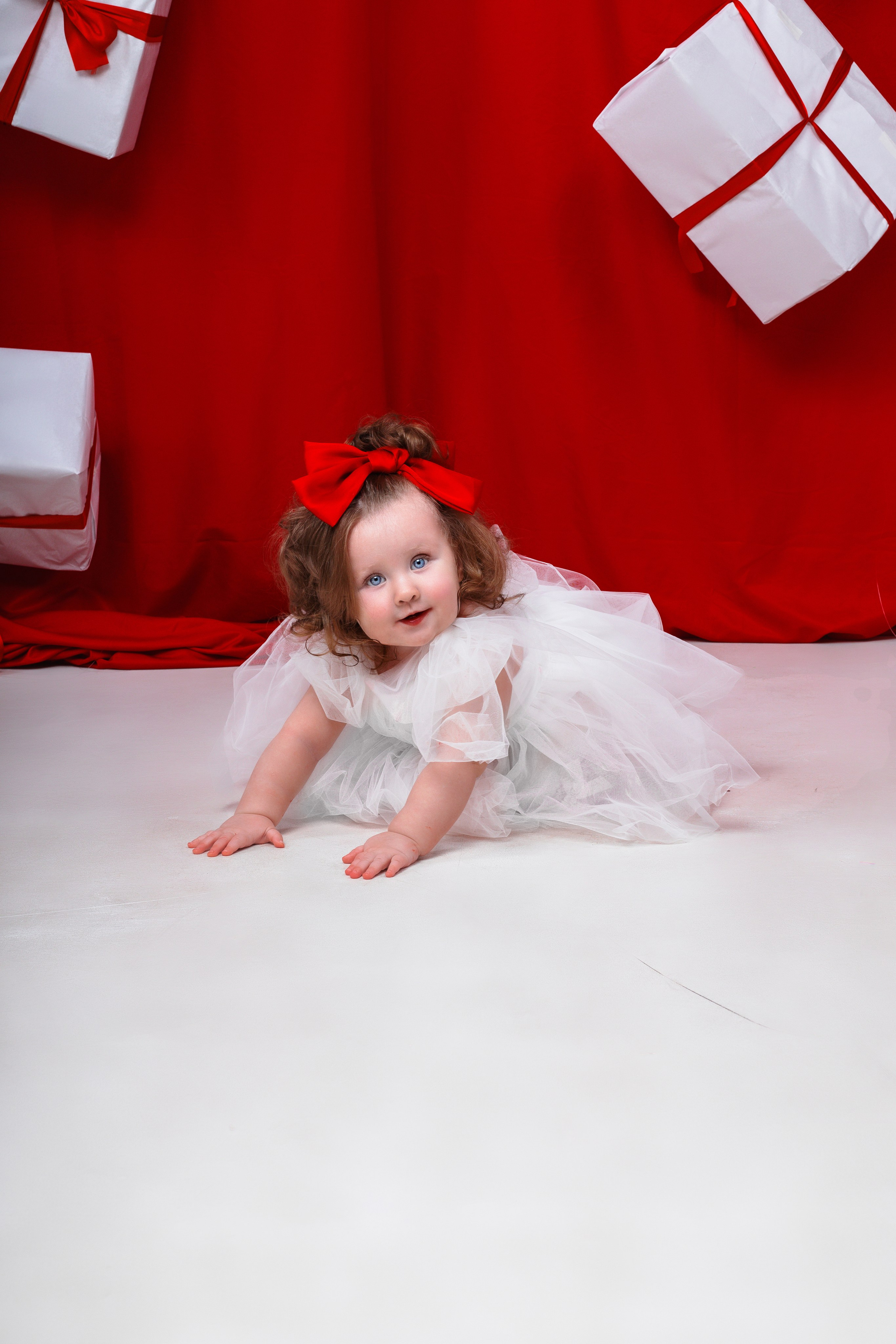 Профессиональная фотосессия на годик девочке в фотостудии в Сочи. Детский студийный фотограф Сочи
