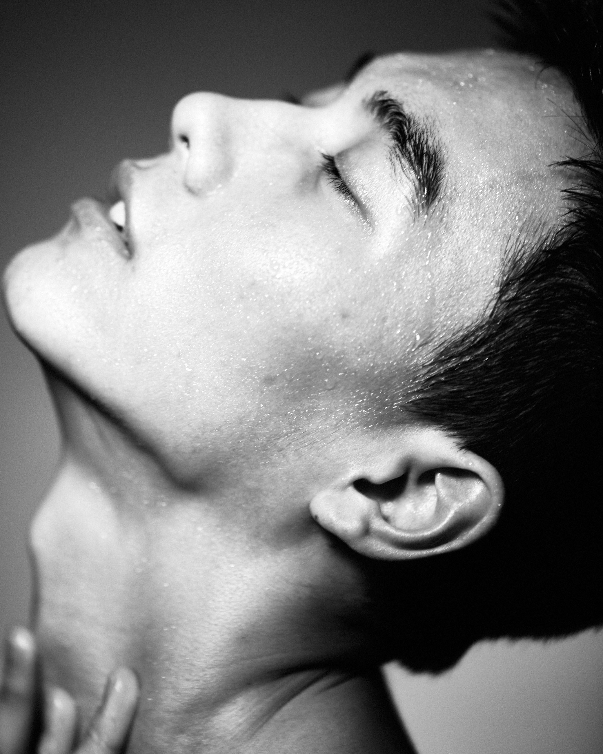 Мужской портрет в стиле минимализм Каза