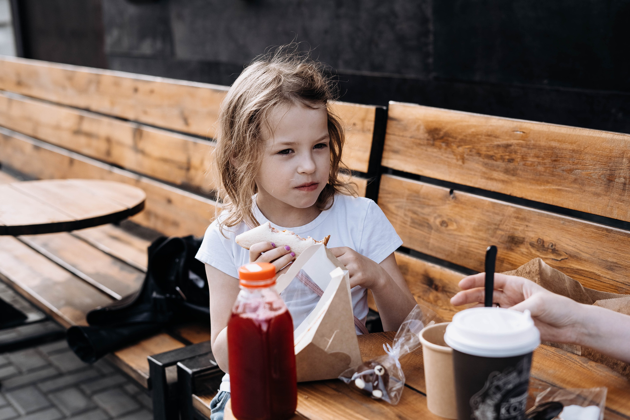 Маня и Аня ранним утром 🤍. Семейный фотограф в Томске Зарина Азизбаева