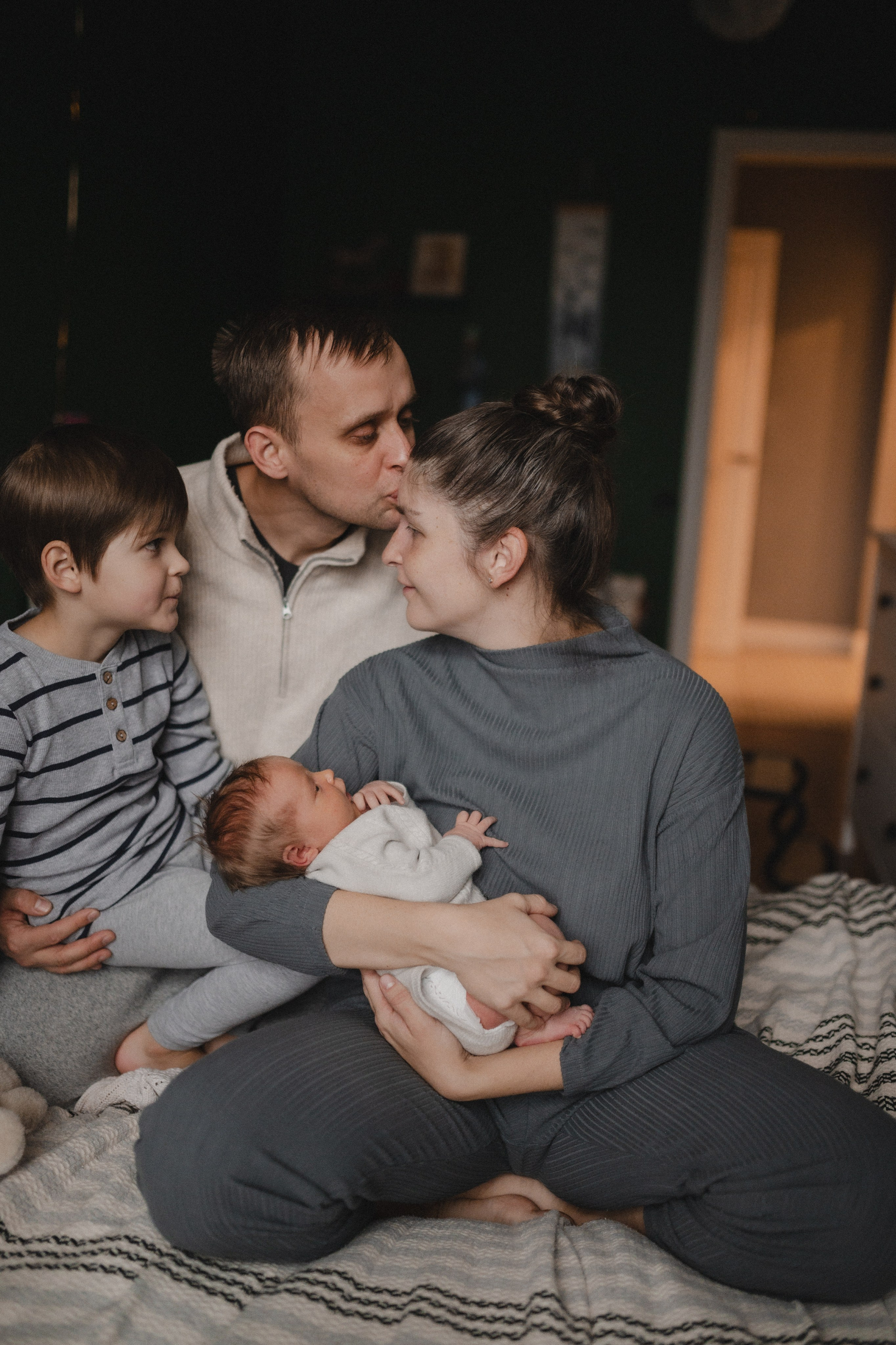 Дима, Нелли, Марк, Нина и Кира дома. Семейный и свадебный lifestyle-фотограф в Москве Мария Петрова