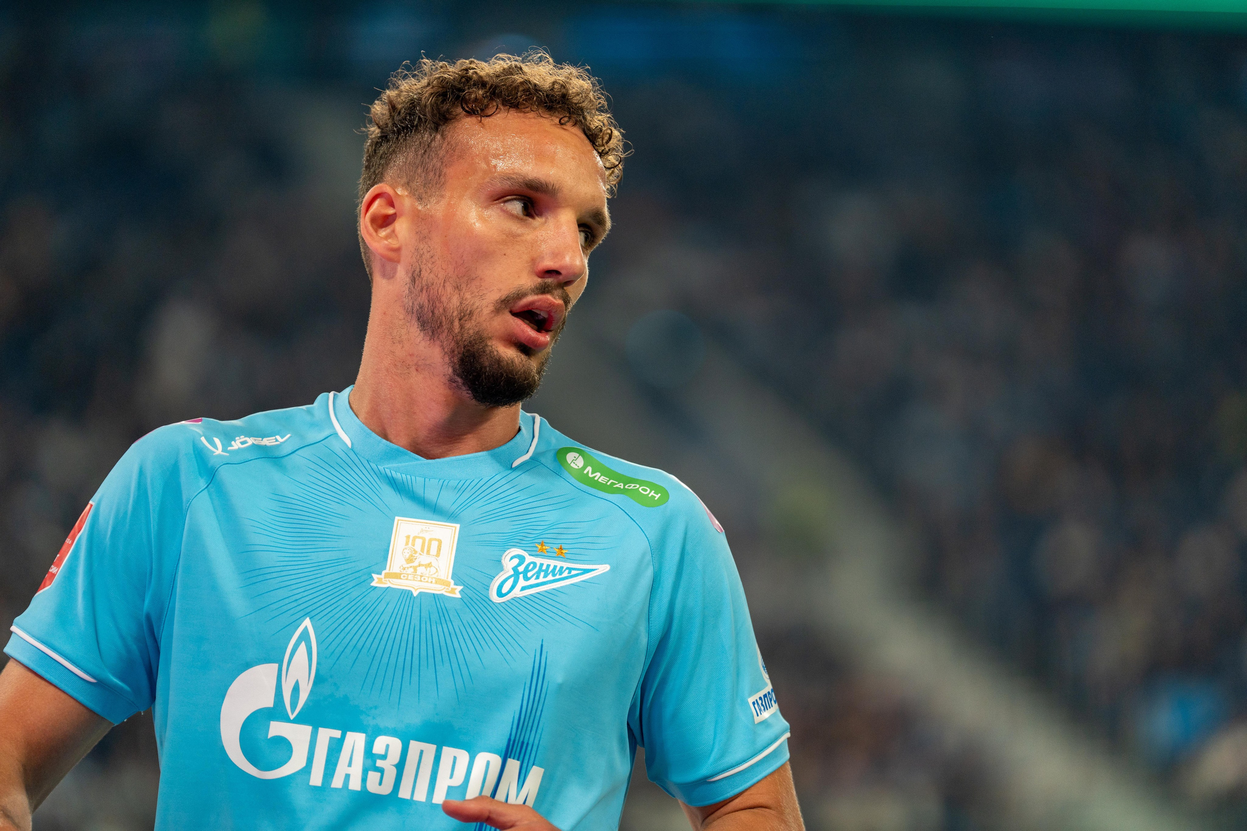 Нападающий «Зенита» атакует на Газпром Арене