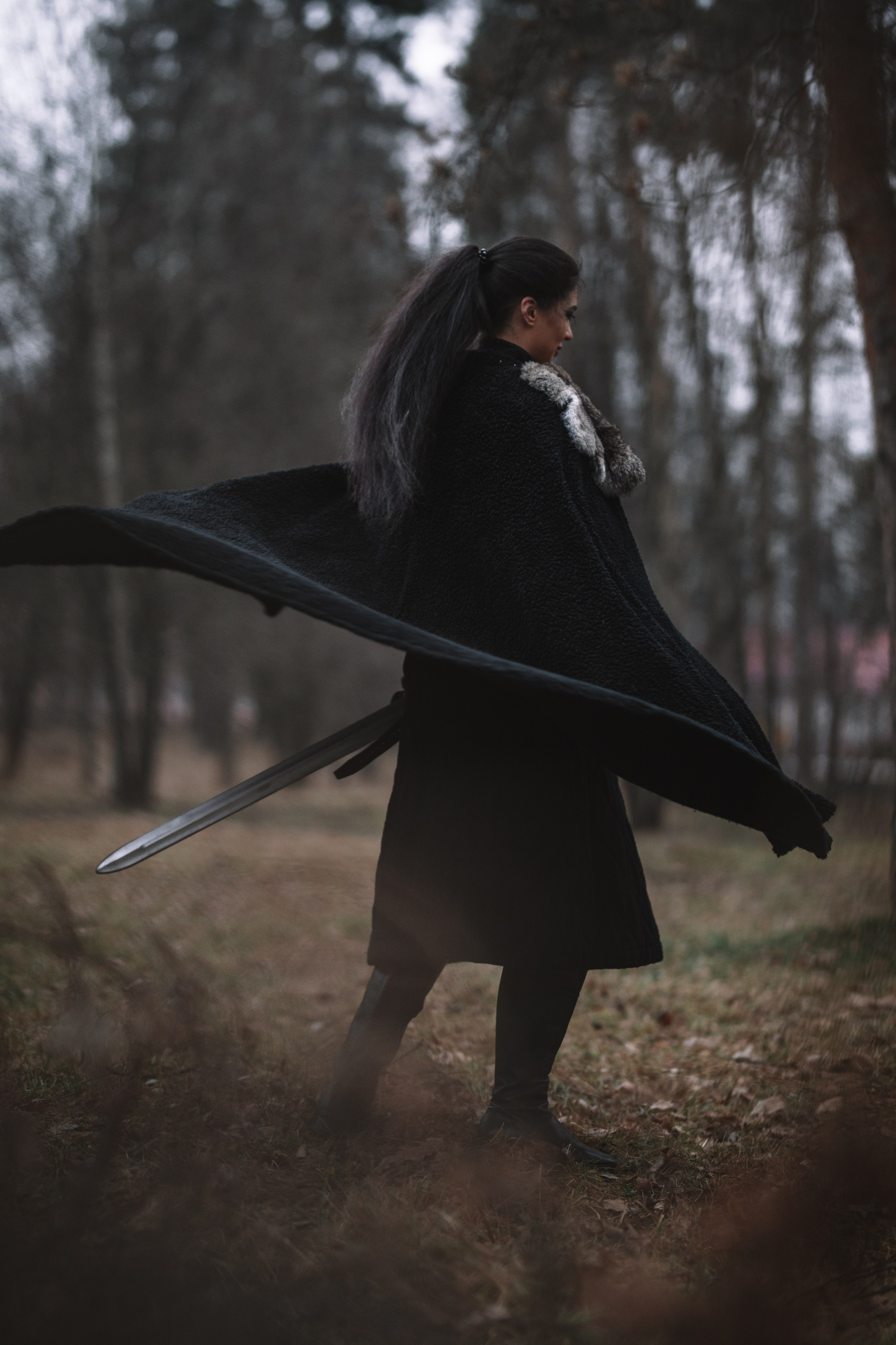 Наташа с фризом в костюме викинга. Фотосессии с лошадьми