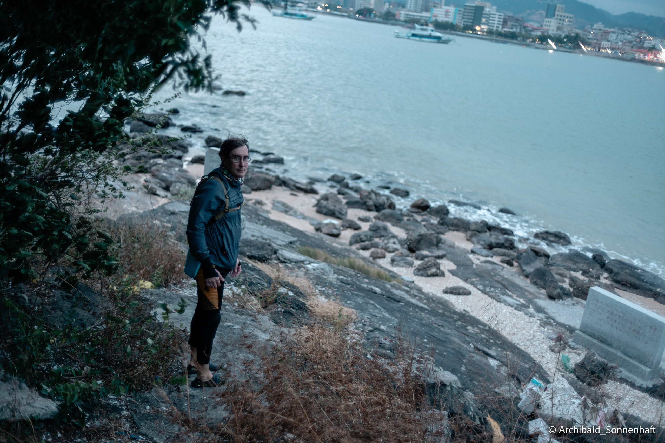 Kayaking in Huizhou, China. Photographer in Guangzhou, China. Archibald Sonnenhaft