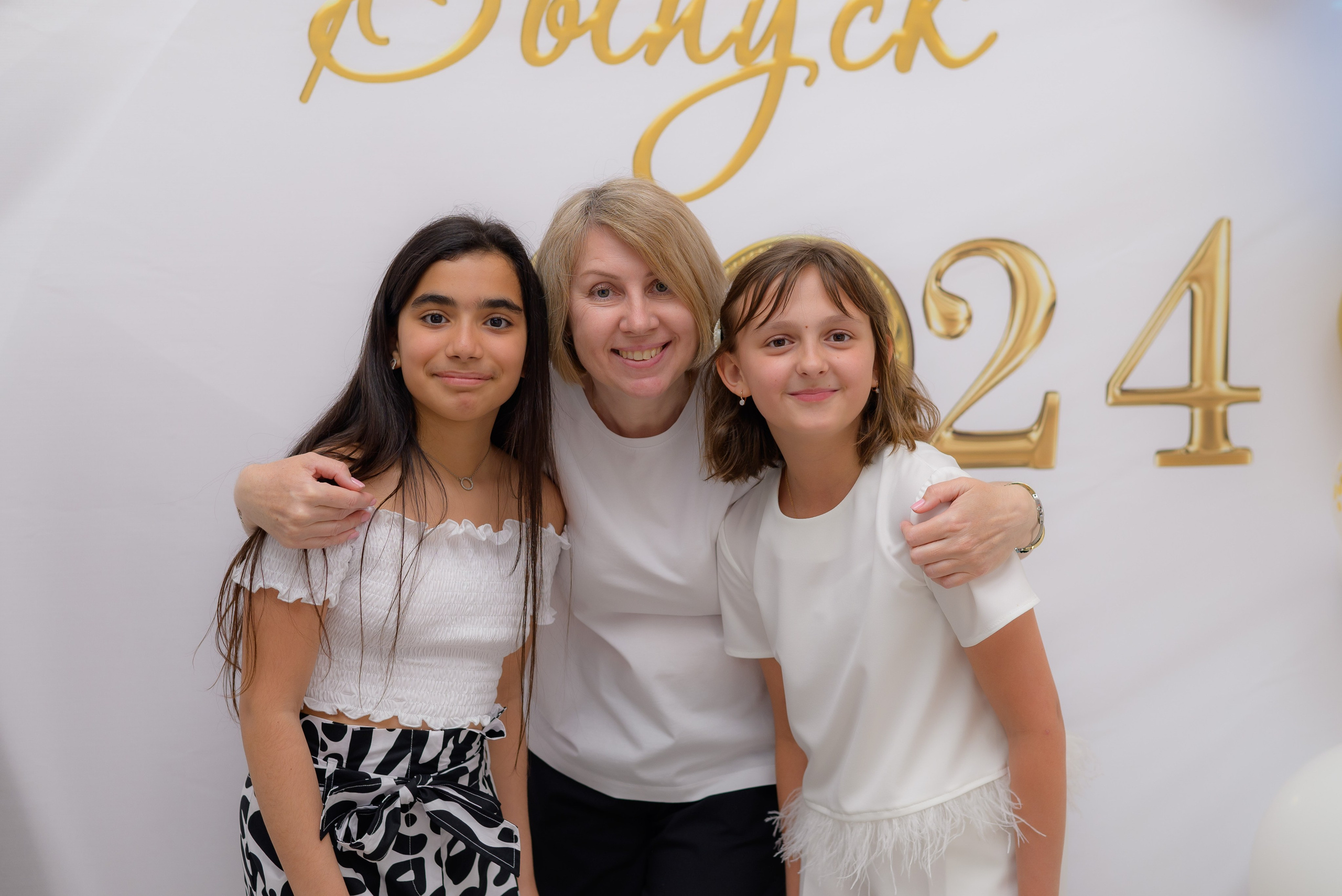 Выпускной 4классы. Выпускные книги Анапа Новороссийск Краснодар