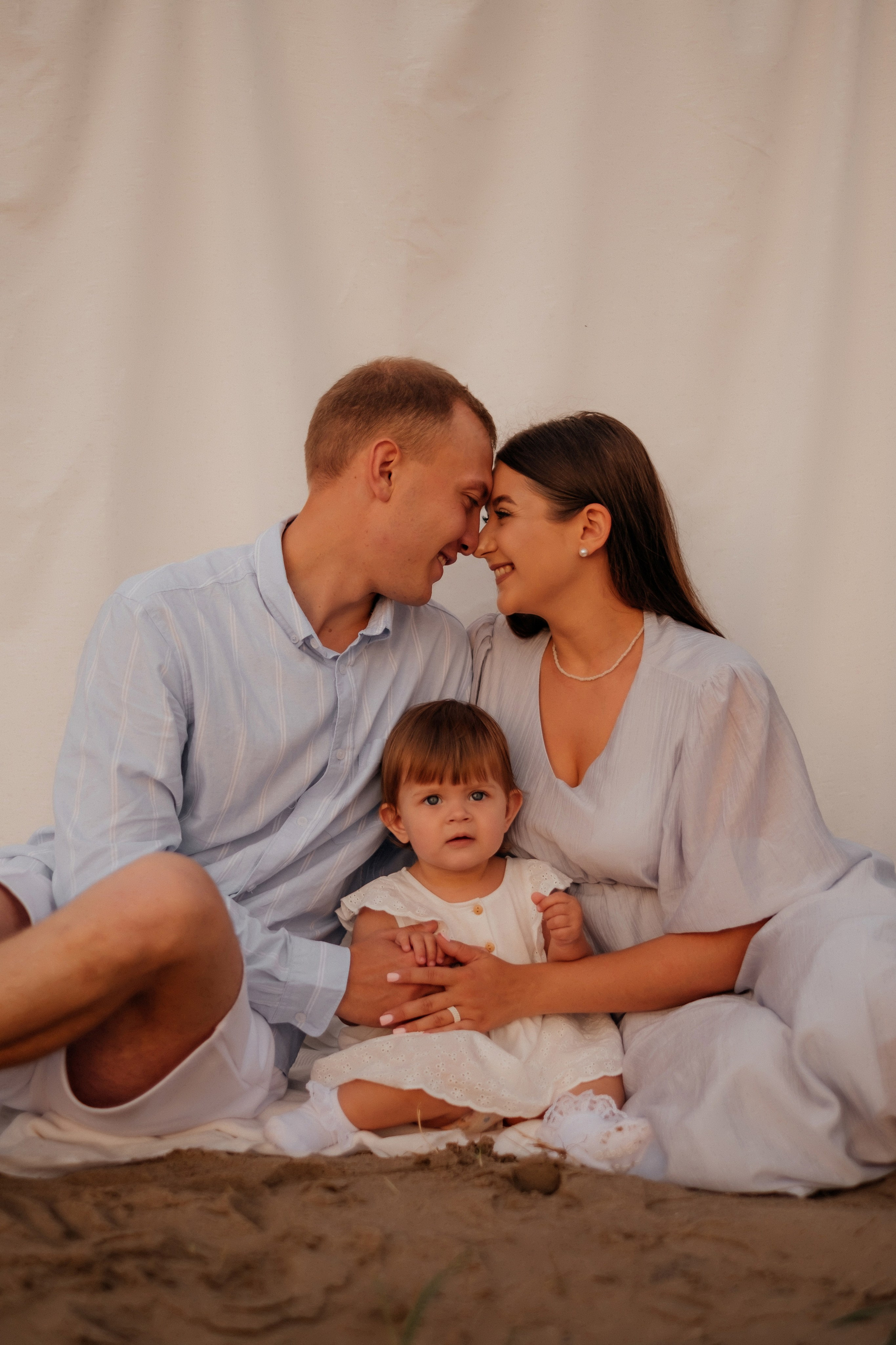 Алина, Ярослав и Тая на берегу. Фотограф в Новосибирске Диана Ильиных