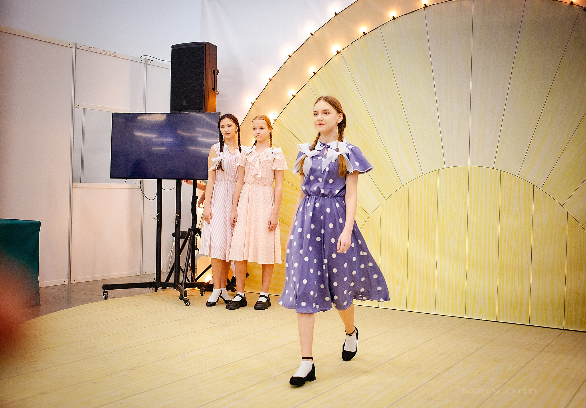 Показ моды 40х лет. Православная ярмарка 2025. Детский и семейный фотограф, фотограф мероприятий Нижний Новгород