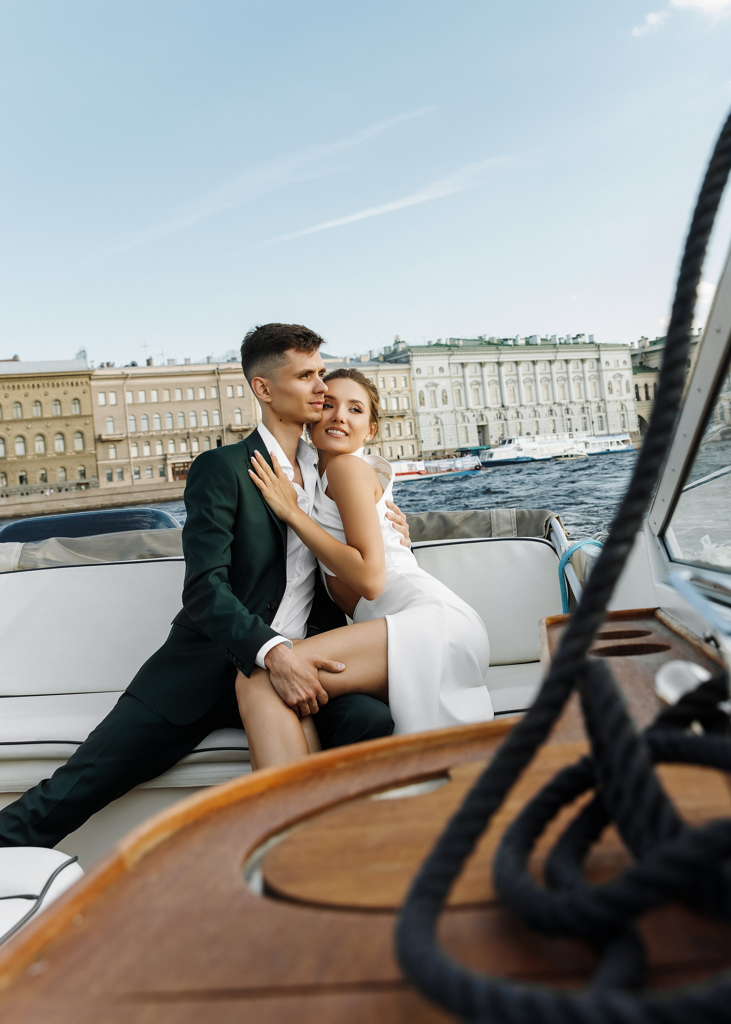 Ольга и Андрей. Свадебная фотосессия на катере. Свадебный и портретный фотограф в Санкт-Петербурге Анна Демьянова
