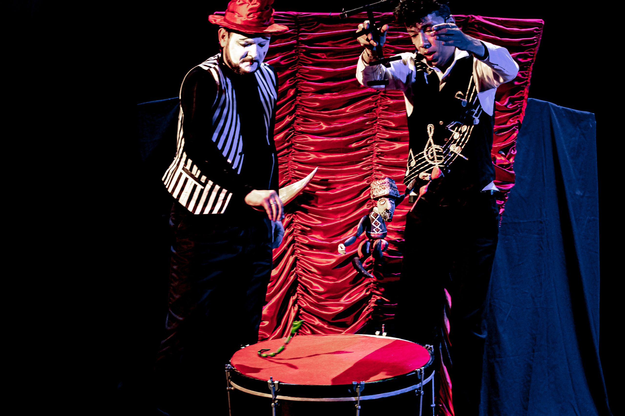 Цирк из Саквояжа спектакль театра САКВОЯЖ. Фотограф в Сочи Юрий Шептаев