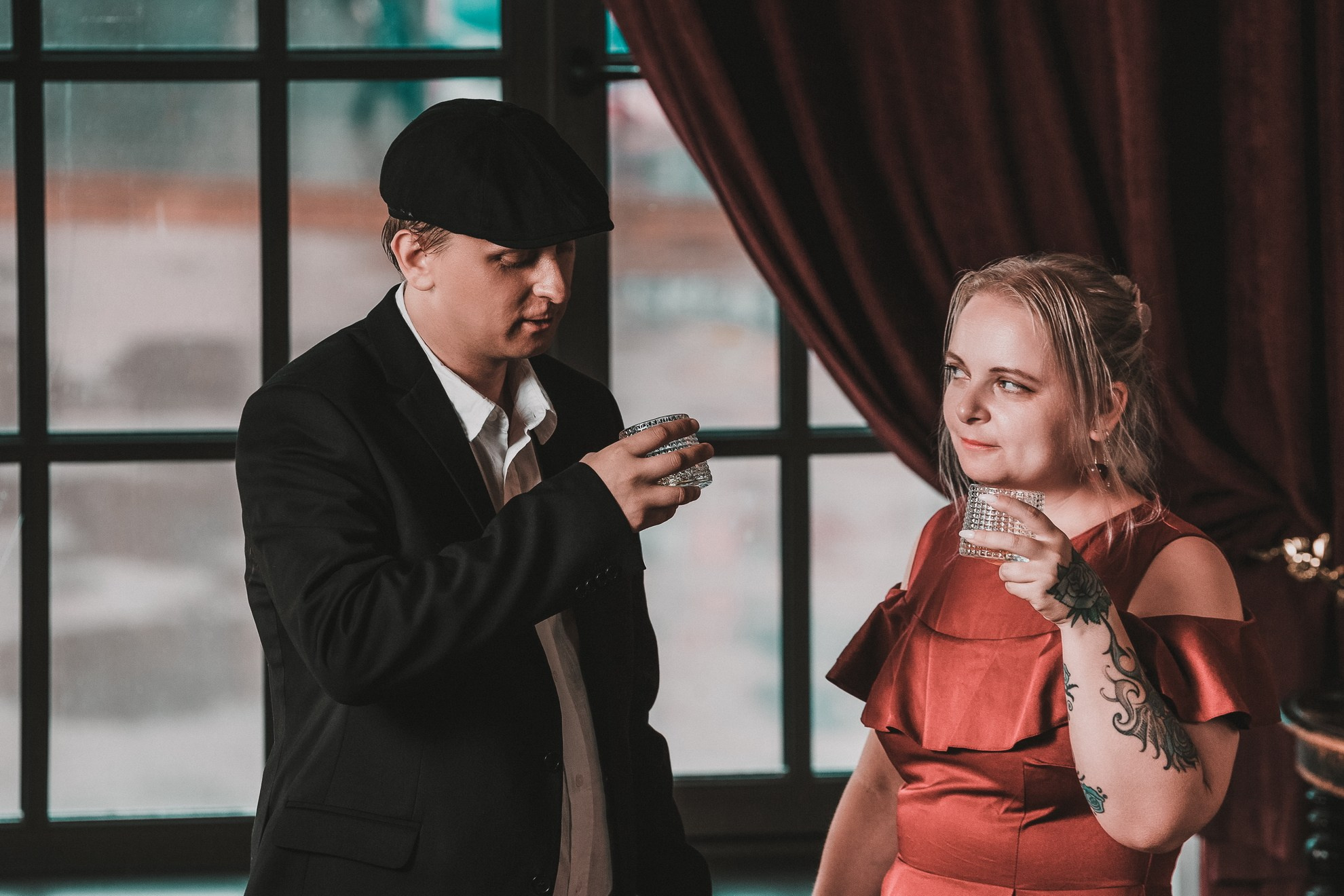 Профессиональная фотосессия в Санкт-Петербурге. Фотограф Сергей Пушкин. Частная студийная фотосъёмка в спб. Лавстори в студии. Портретная фотосъёмка в интерьере. Фотограф на память. Заказать фотосессию в Петербурге. 