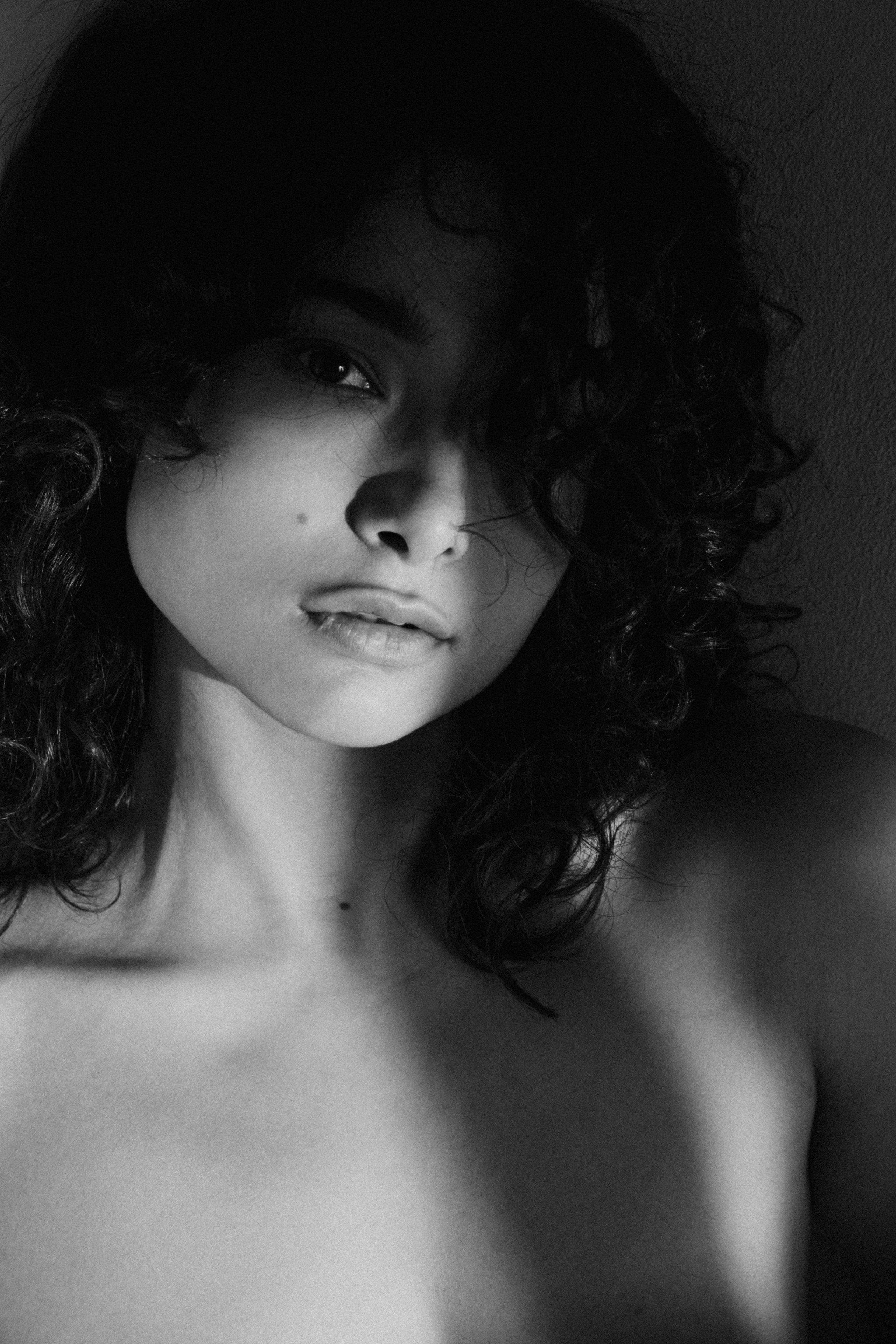 I am Diana, a portrait photographer. I take pictures around the world