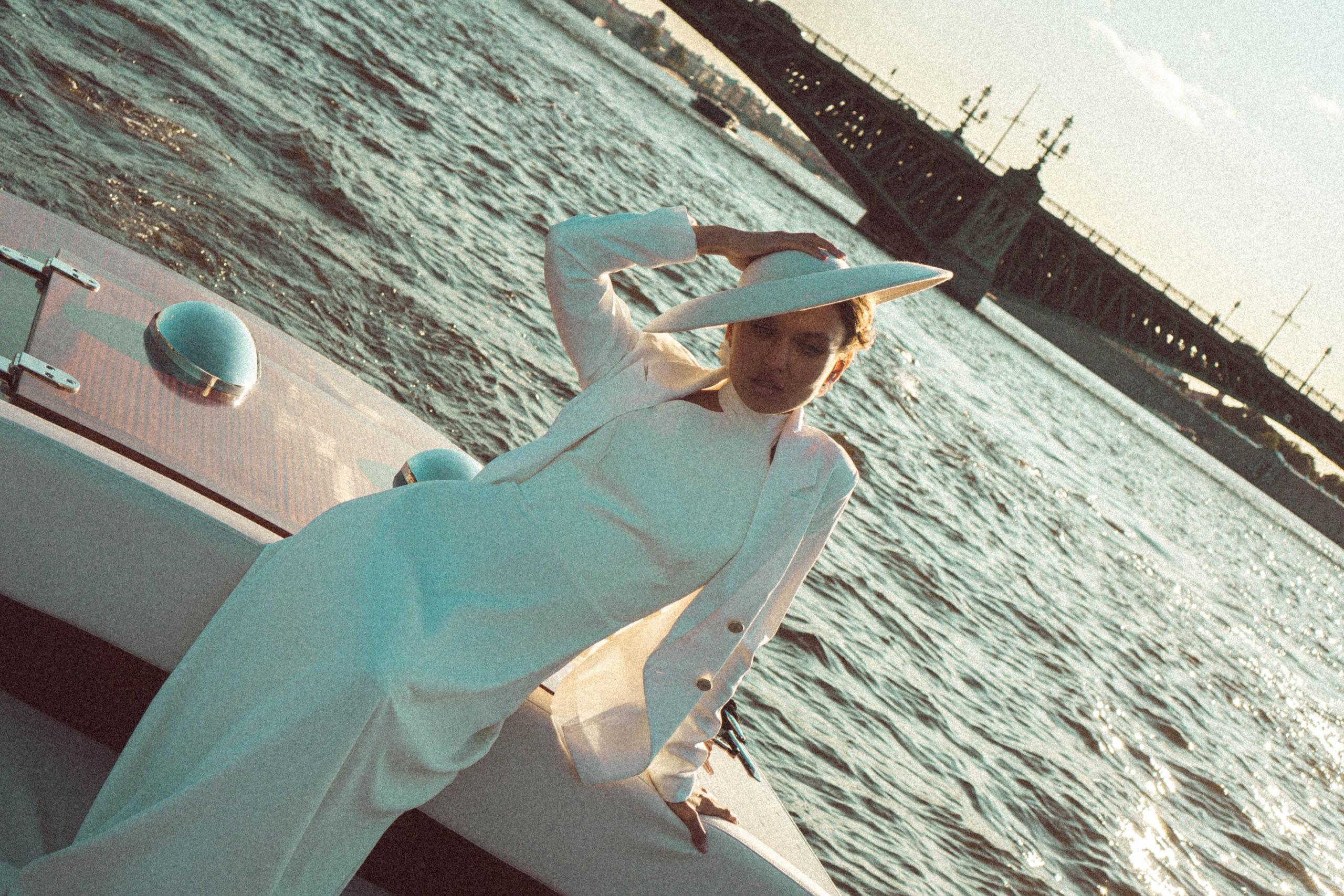 СВАДЕНБНАЯ СЬЕМКА НА КАТЕРЕ ПО КАНАЛАМ САНКТ-ПЕТЕРБУРГА И В АКВАТОРИИ НЕВЫ. Профессиональный фотограф, Санкт-Петербург — Виктория Богомолова