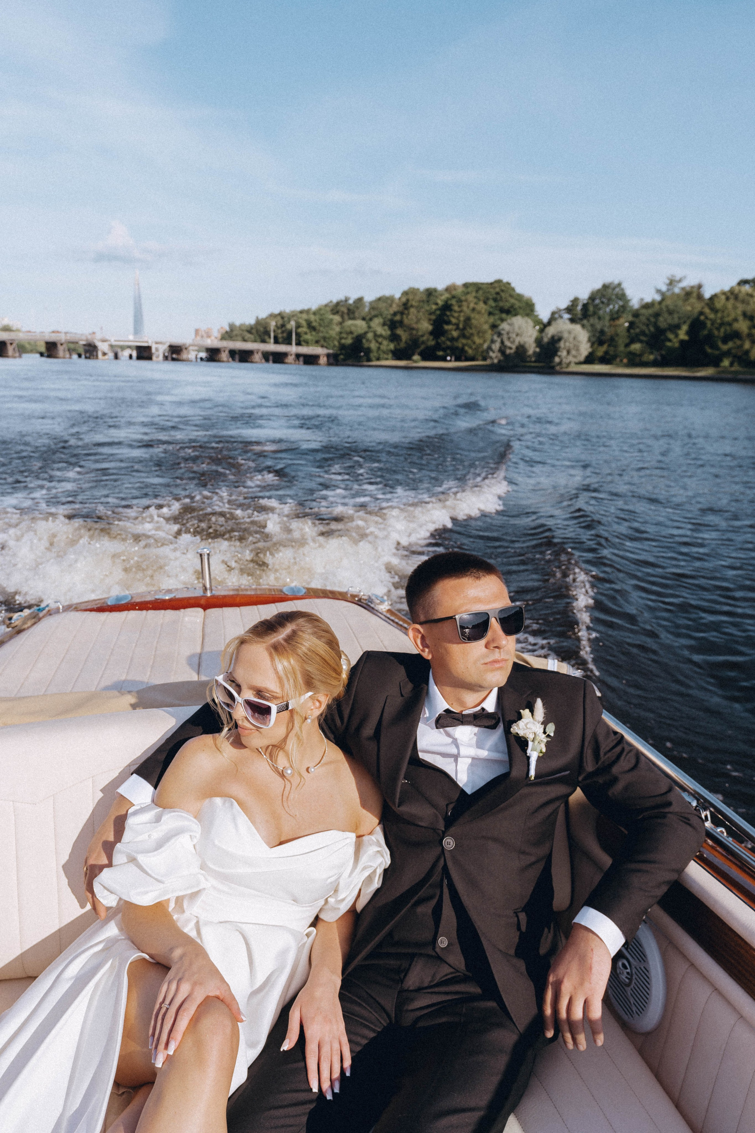 СВАДЕНБНАЯ СЬЕМКА НА КАТЕРЕ ПО КАНАЛАМ САНКТ-ПЕТЕРБУРГА И В АКВАТОРИИ НЕВЫ. Профессиональный фотограф, Санкт-Петербург — Виктория Богомолова