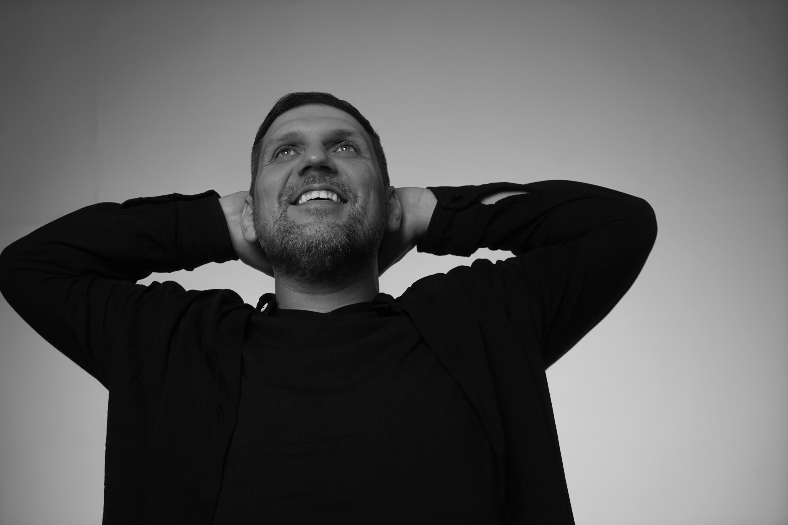 Мужской портрет в студии для соцсетей. Свадебный, семейный и контент фотограф в Санкт- Петербурге Елена Грие