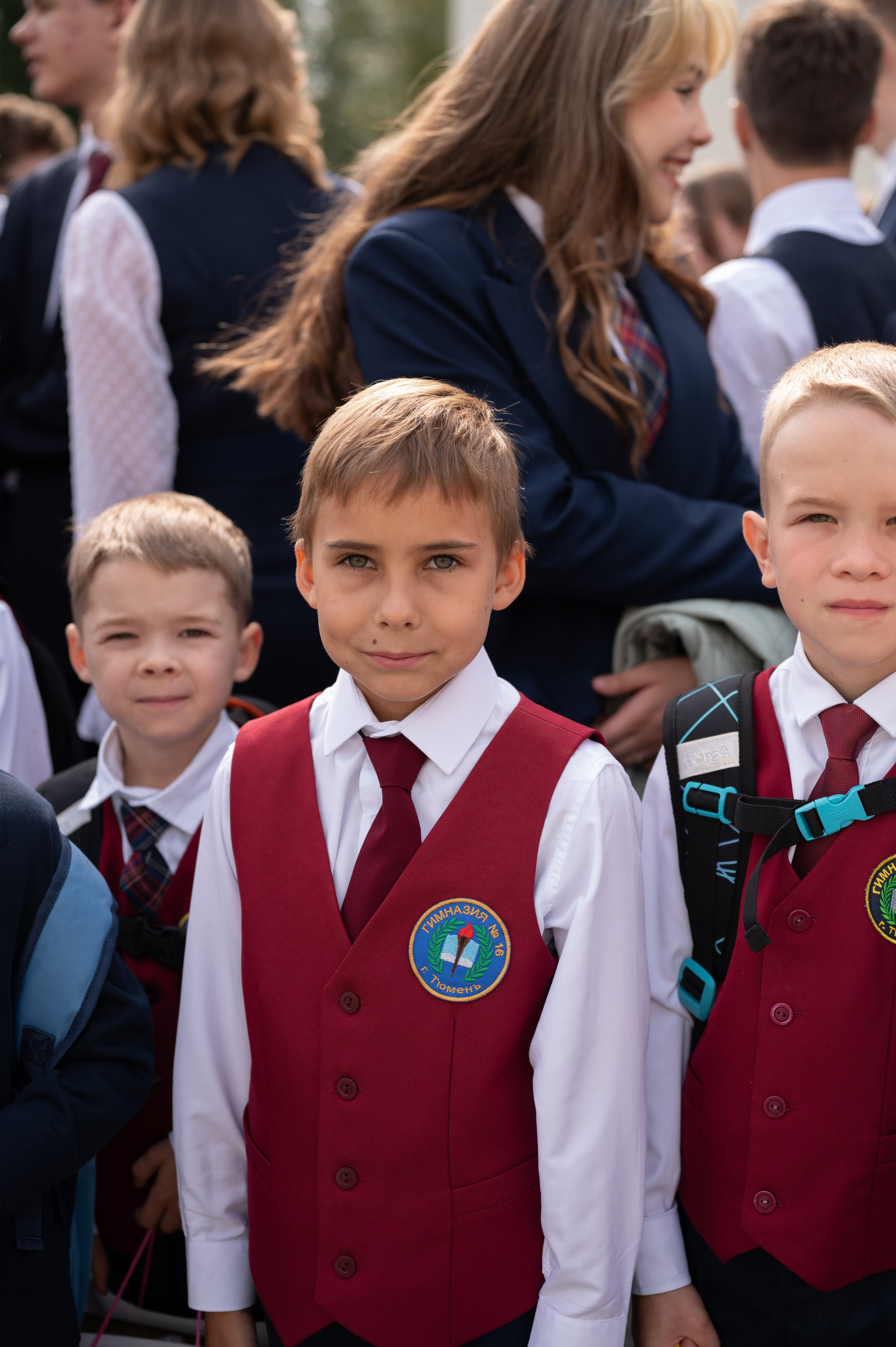 1 сентября 16 гимназия 2 класс (линейка + в классе+ на улице). Фотограф новорожденных, семейный детский в Тюмени Татьяна Морозова