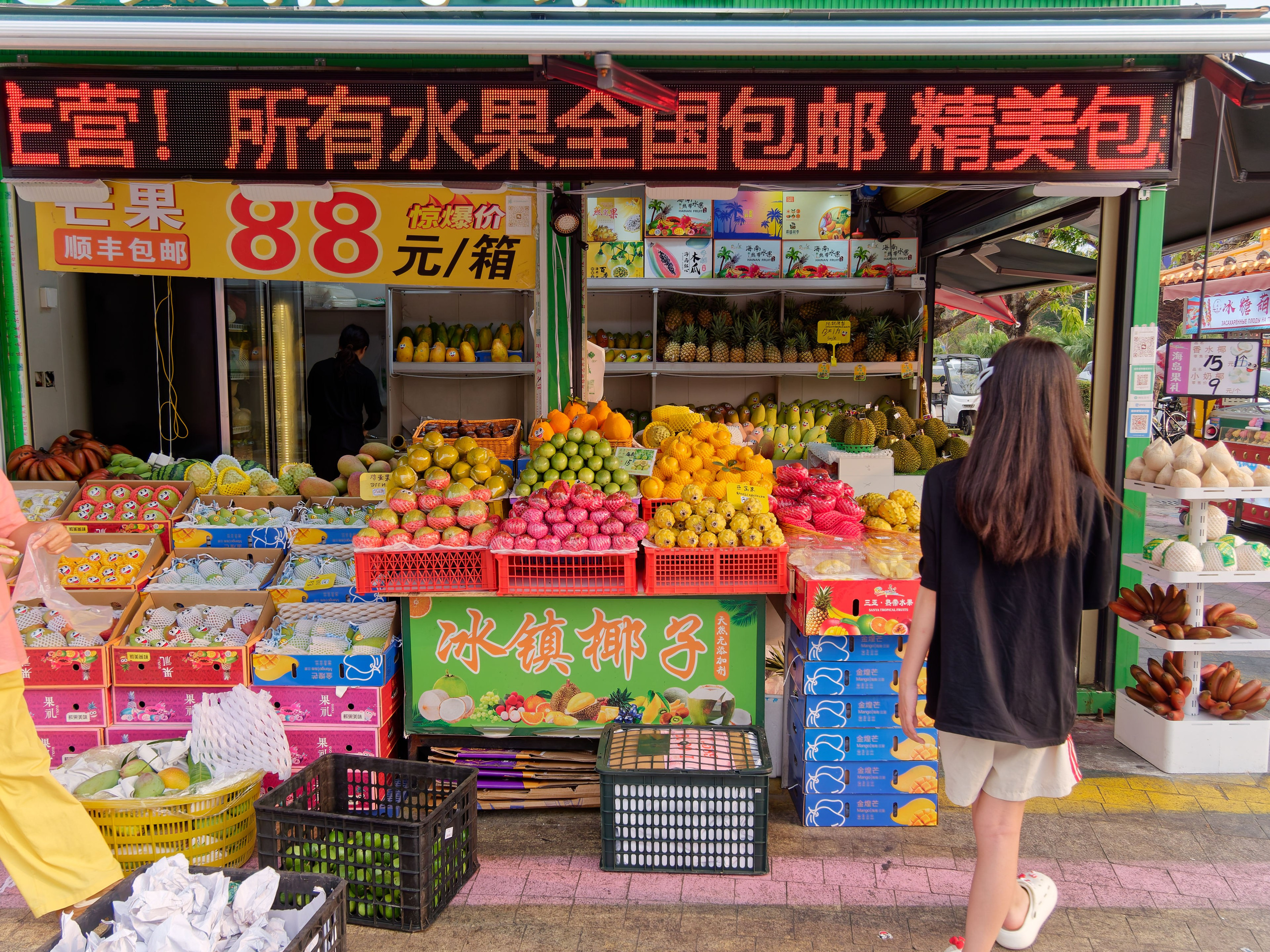 Хайнань 2026, «Food Street» ночная улица еды в Ялунване. Фотопрогулки по Миру