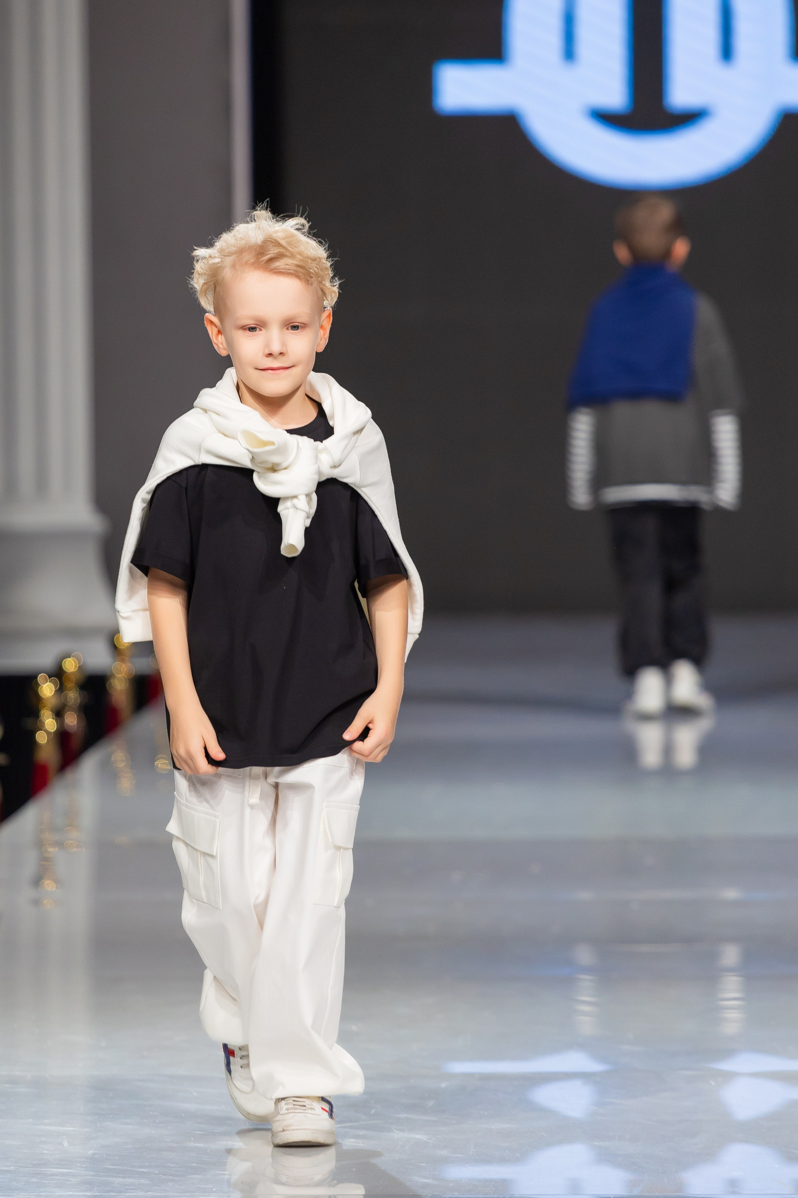 Estet Fashion Week. Photomantis