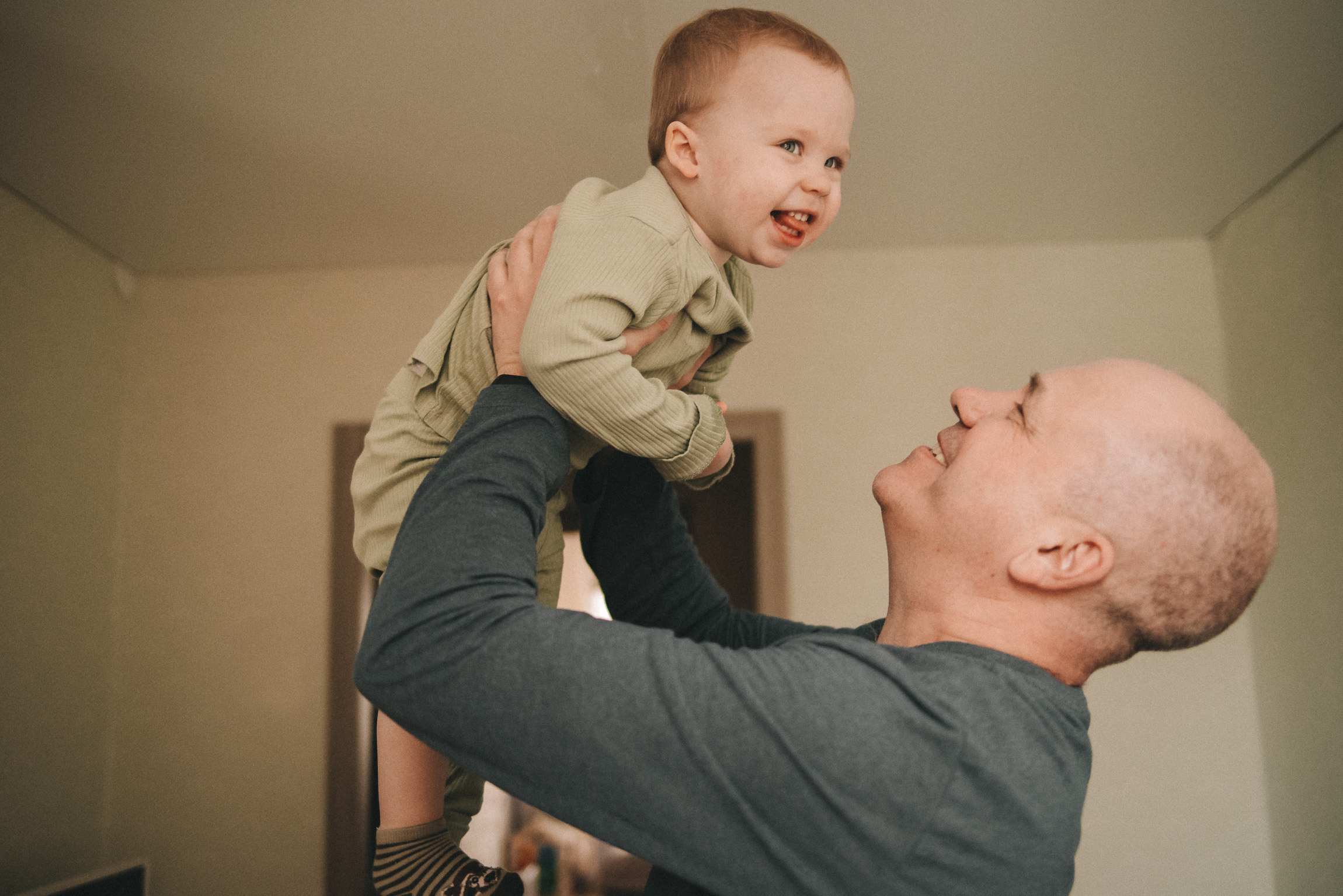 Матвей и семья. Фотограф новорожденных в стиле lifestyle в Воронеже Юлия Ключникова