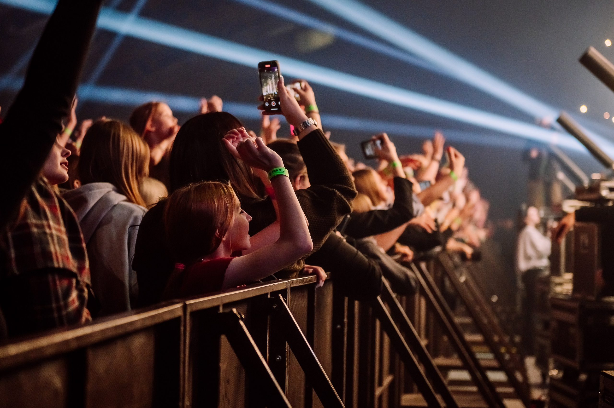 Руки вверх в Ледовом Дворце 15.11.2025. Детский фотограф, семейный фотограф и репортажи в Кемерово