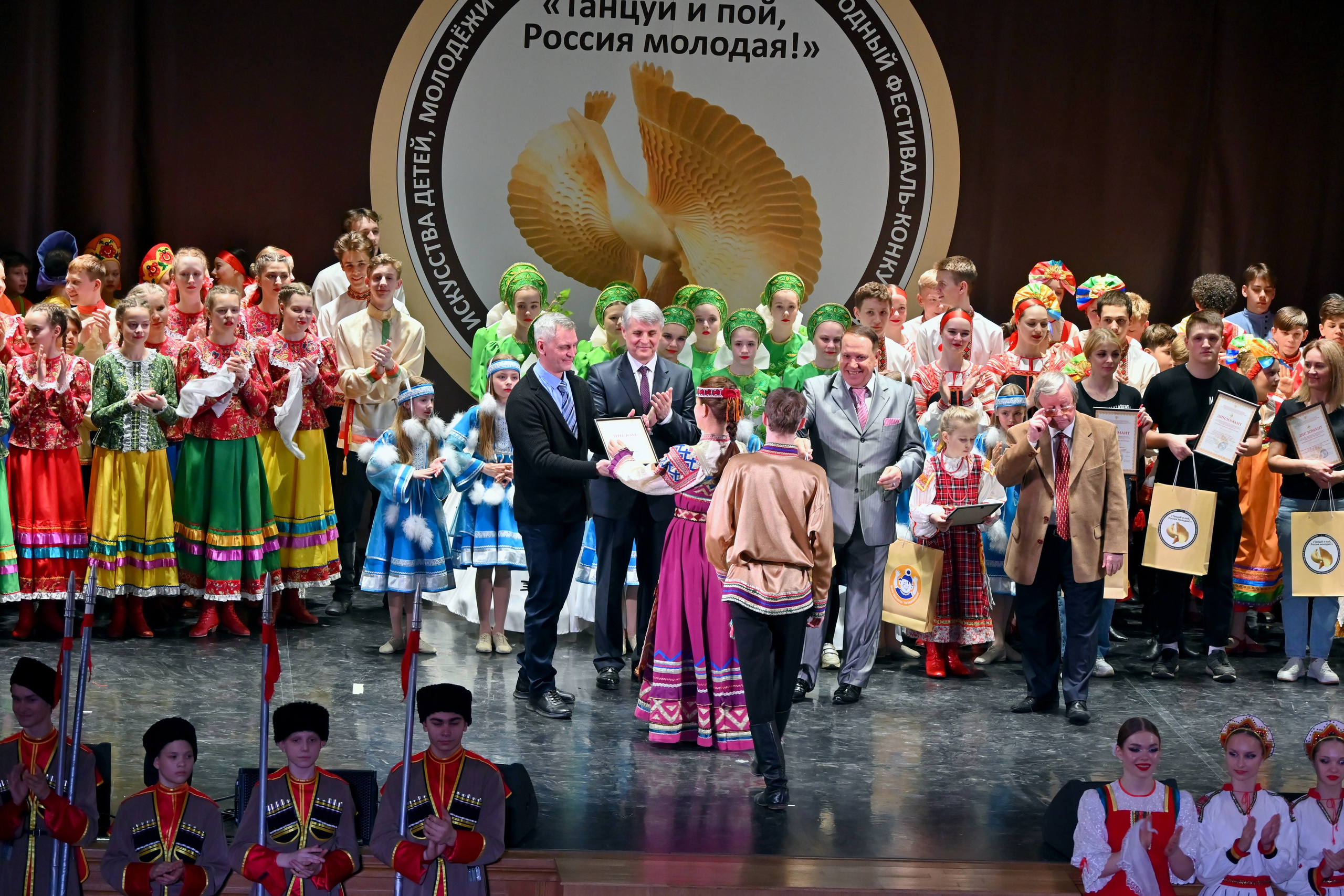 Гала-концерт. Танцуй и пой, Россия Молодая! 22.04.2024. Профессиональный фотограф в Москве Алёна Котова