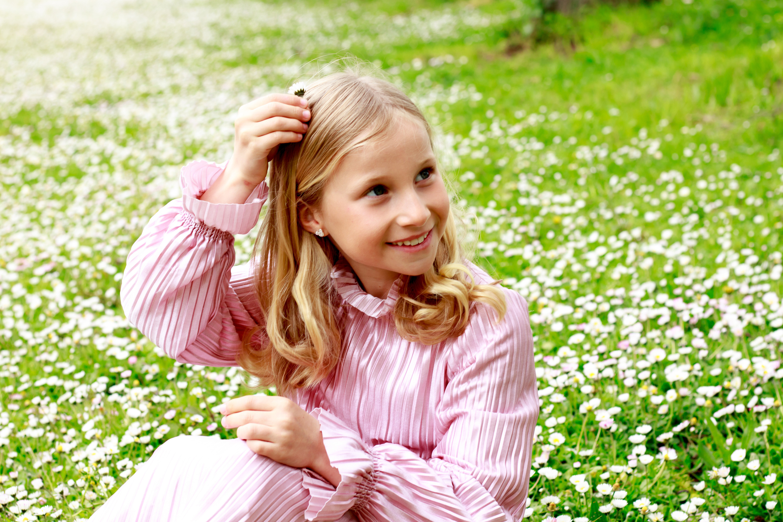 Flower dreams, Seda’s spring photoshoot. Family, Children and Business photographer in Belgium