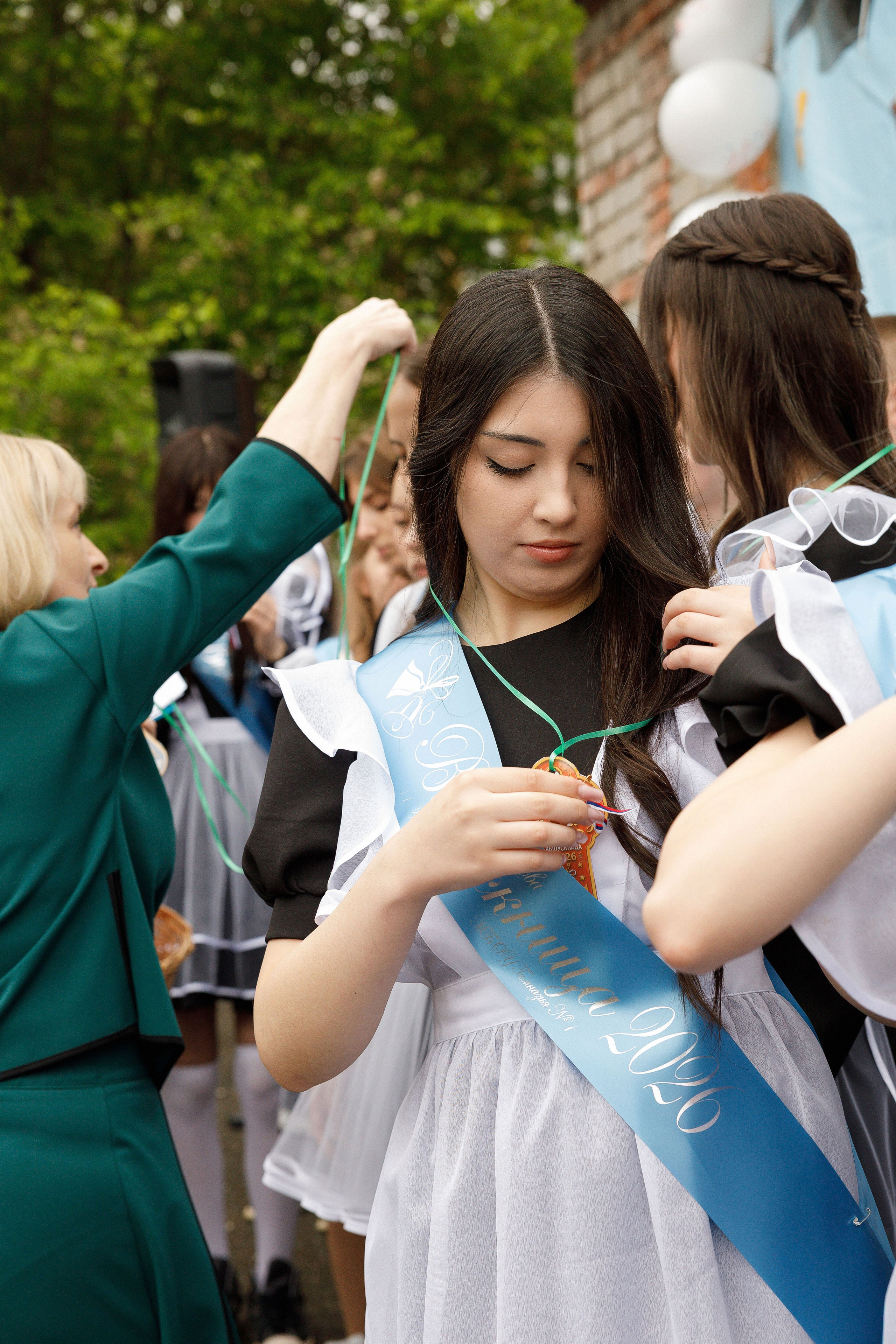 Последний звонок Гимназия Артем. Photoalbum-vl.ru