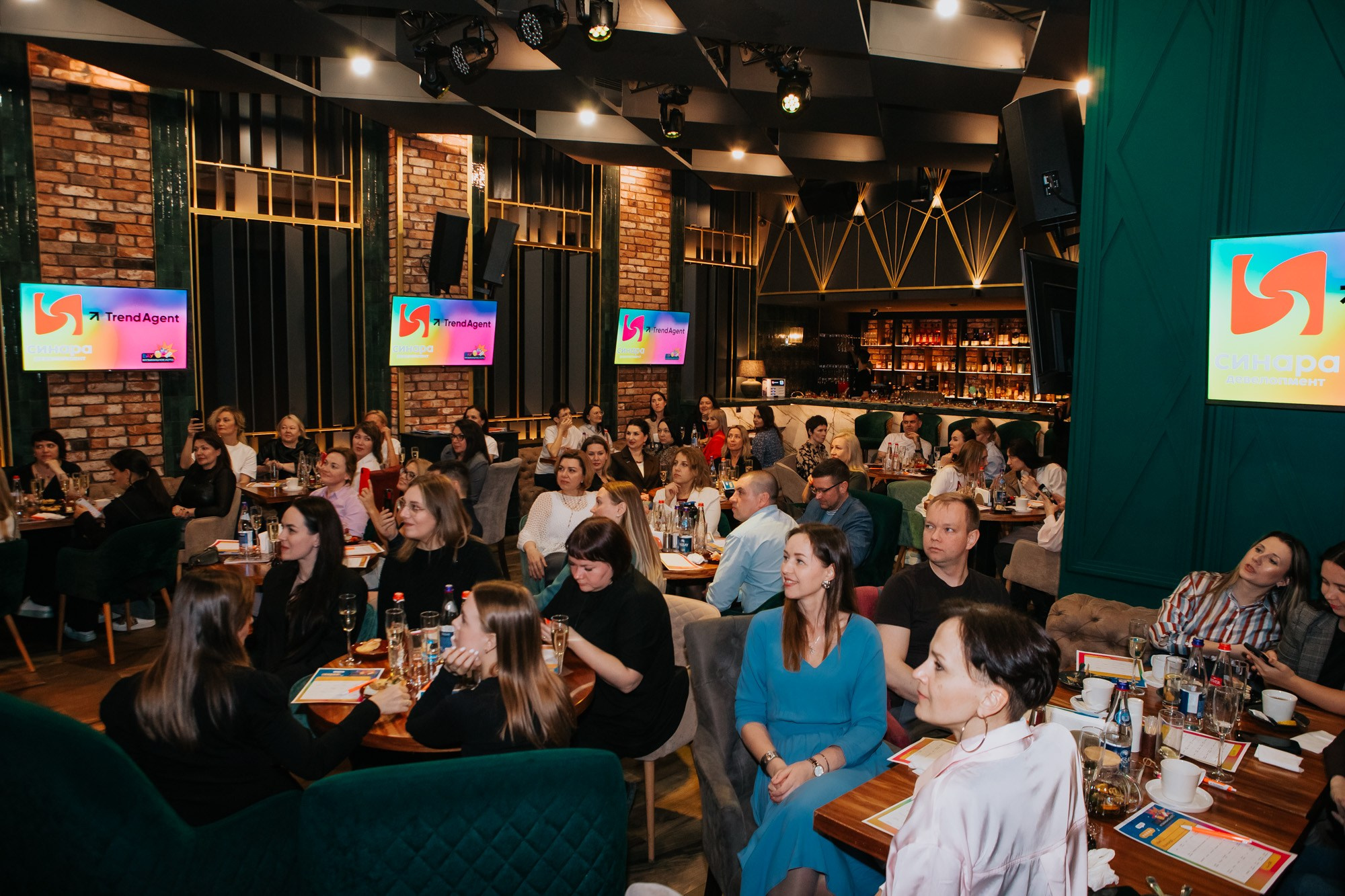 Синара в P’yano. Свадебный и репортажный фотограф в Екатеринбурге и Сухом Логу