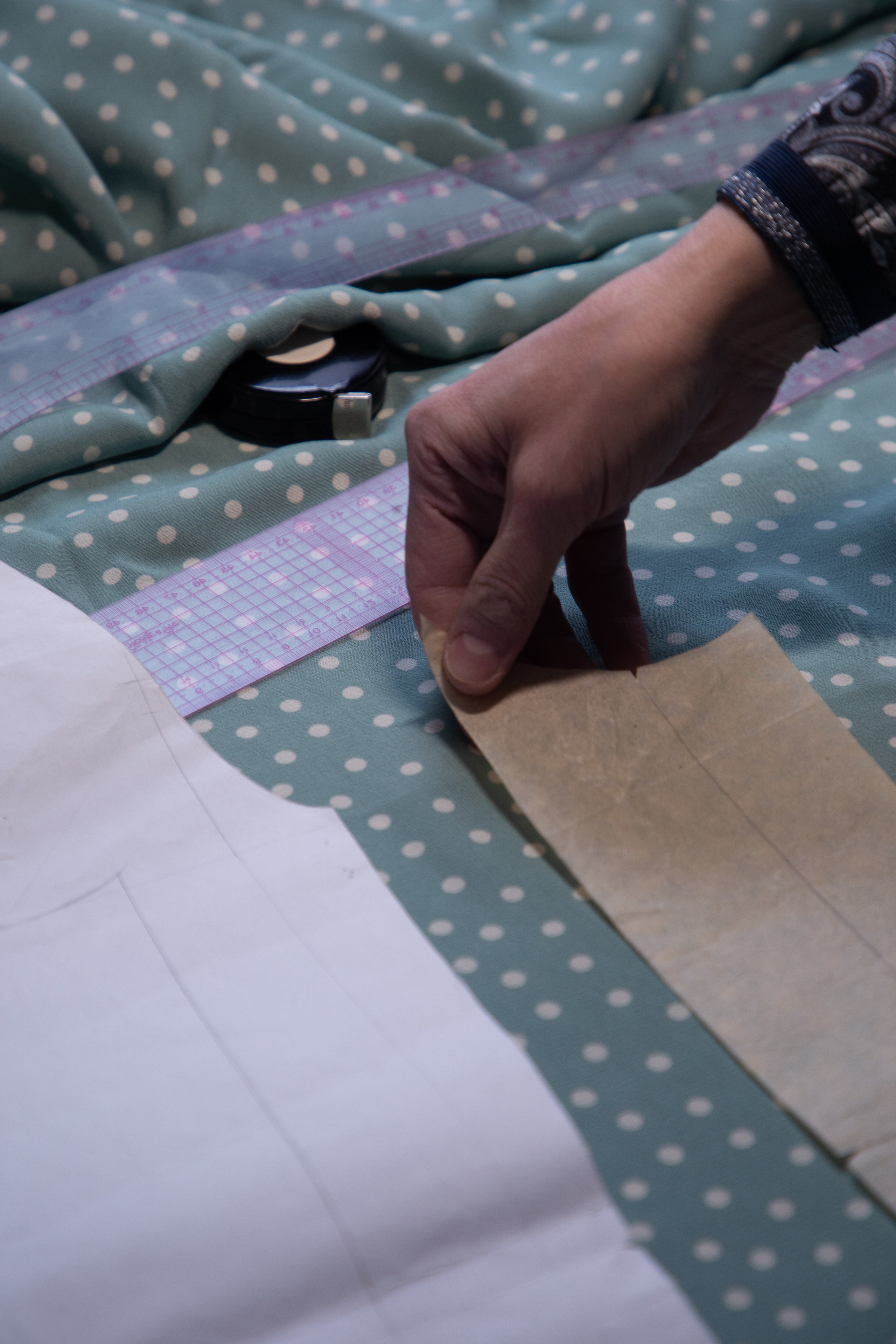 Предметная съемка с Олесей, швейный рабочий процесс. Ирина Чернова — портретный фотограф и маркетолог из Владивостока