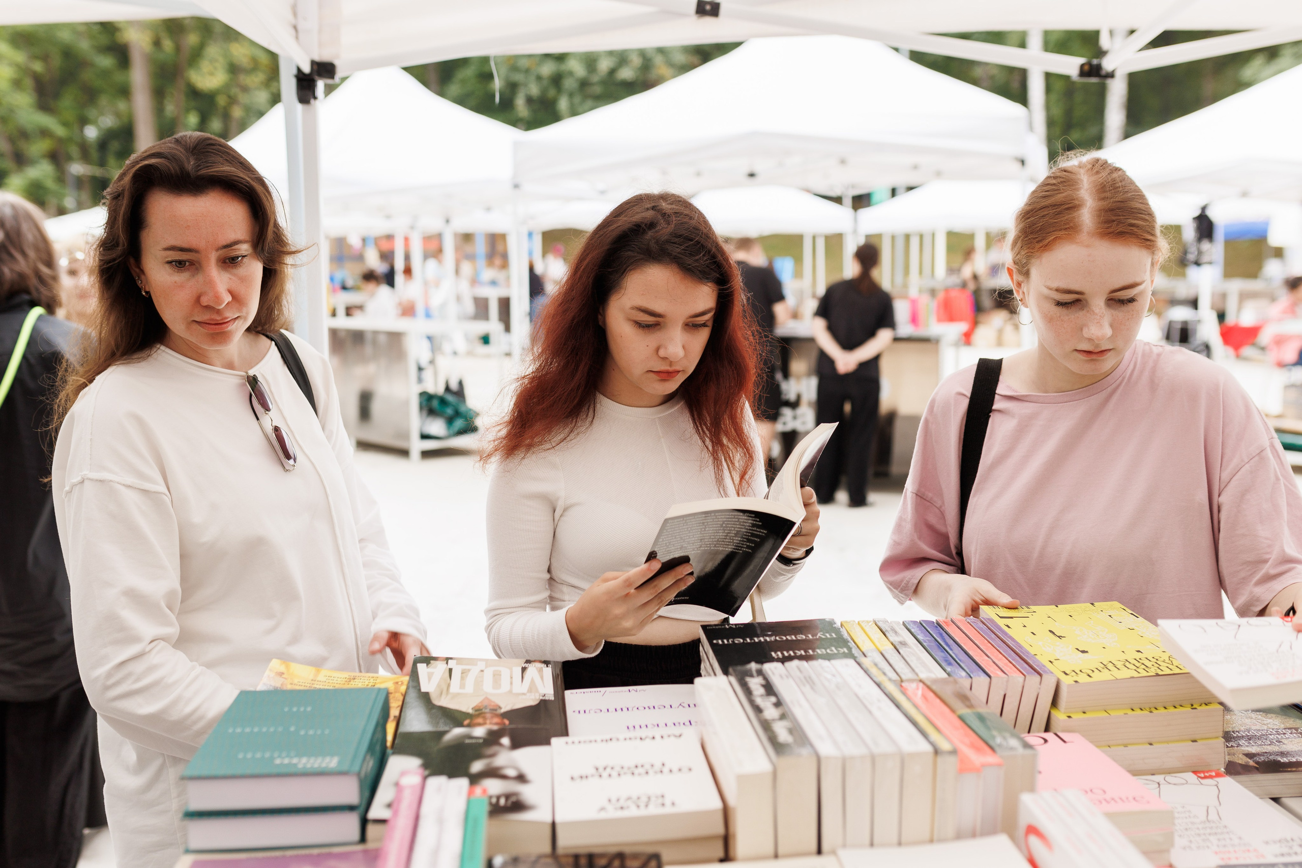 Книжный фестиваль «Смены» в Выксе 2025. Фотограф городских и семейных событий Артем Карпухин