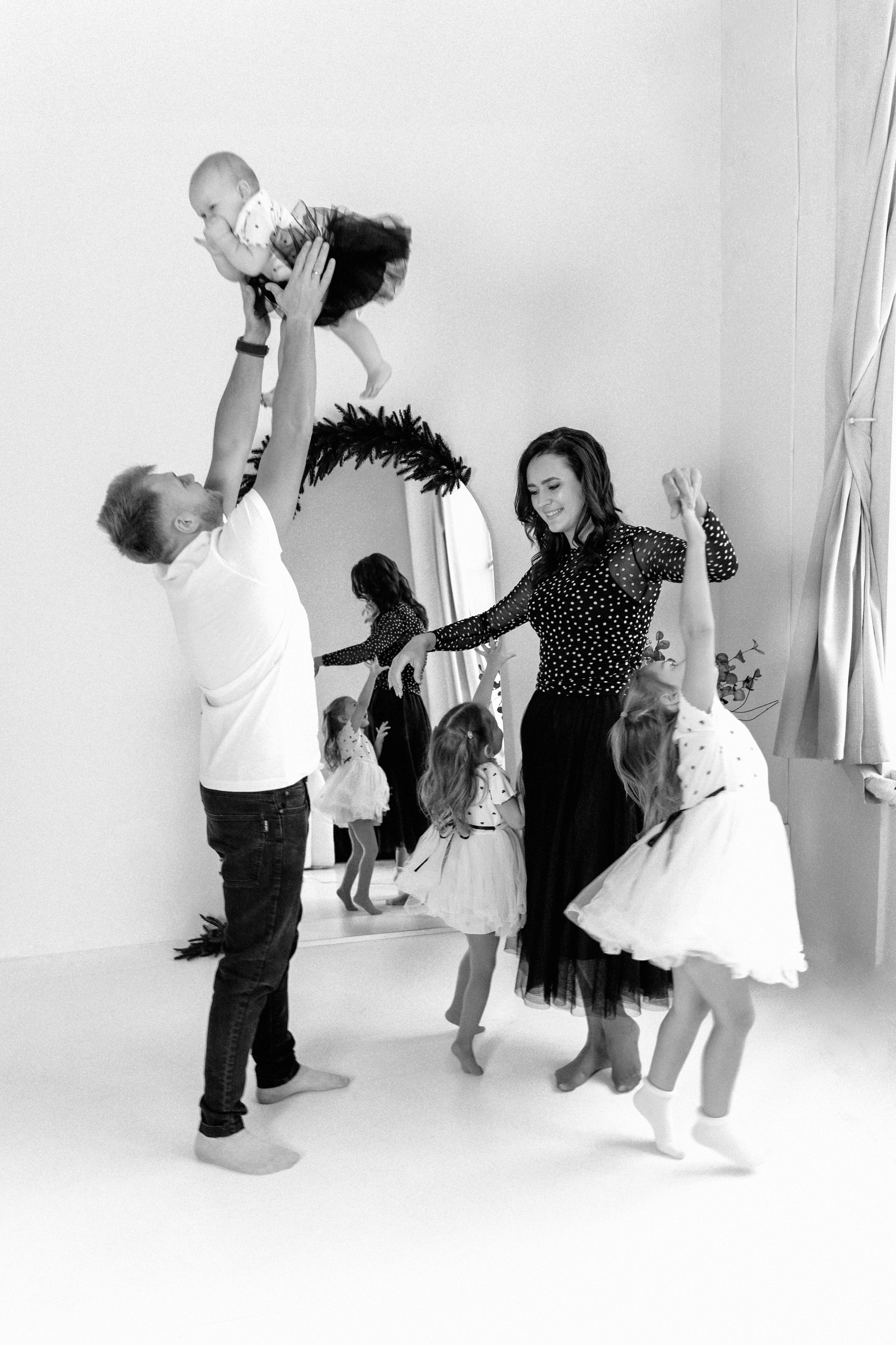 Новогоднее волшебство большой дружной семьи. Ваш семейный фотограф в Минске — Вика Трегубова