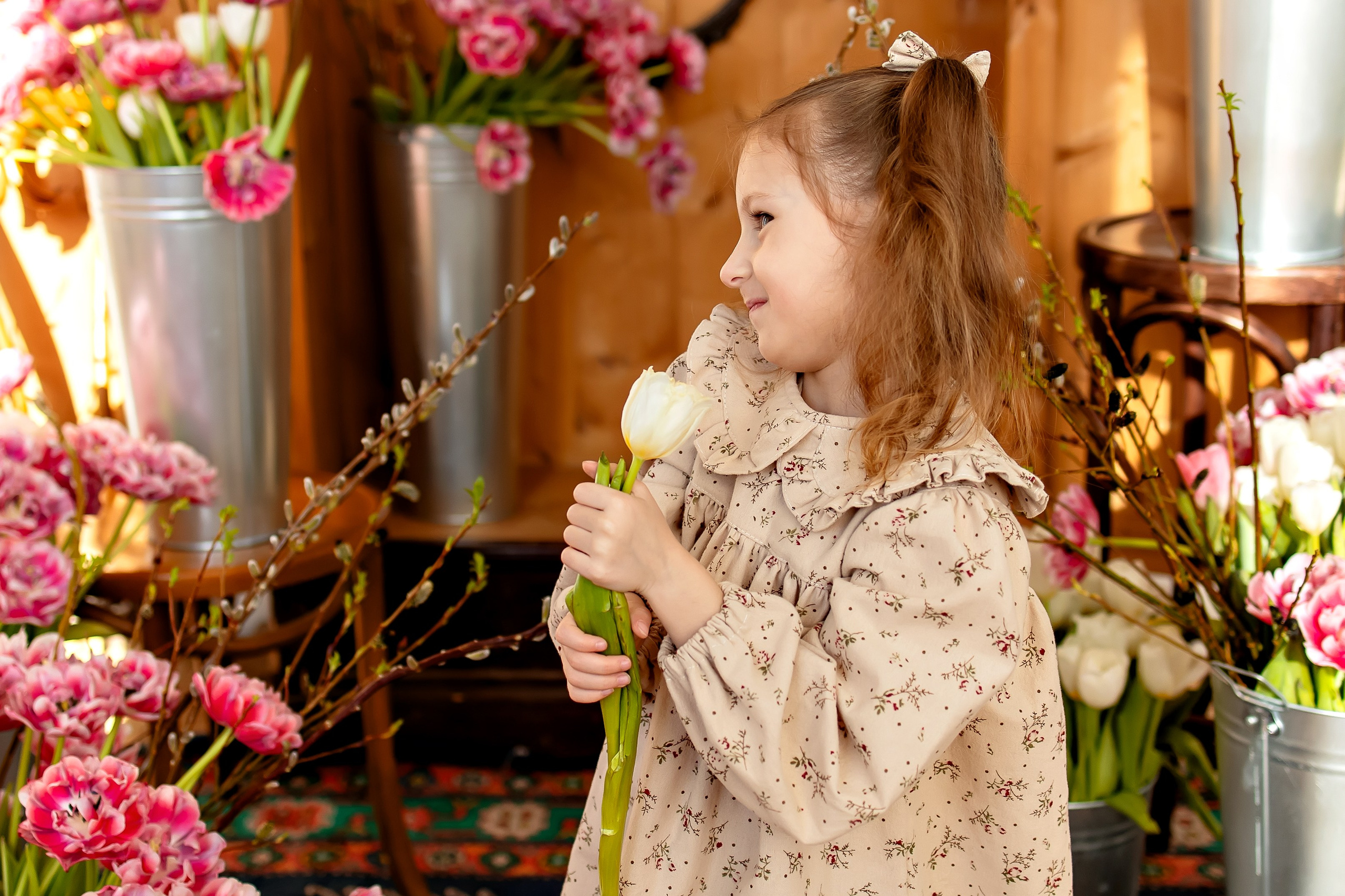 Мия с тюльпанами. Семейный и детский фотограф Оля в Тюмени