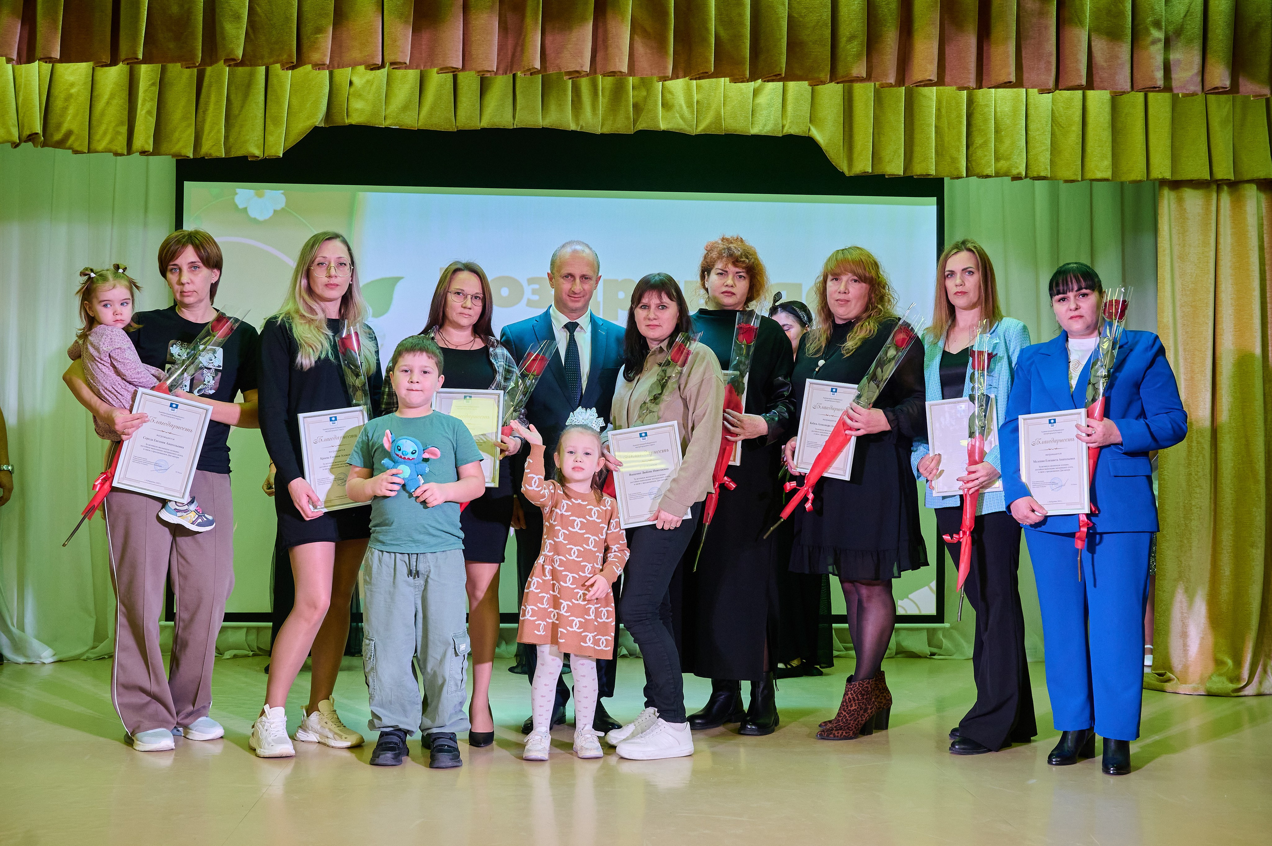 День матери Виноградный. Жизнь курорта Кабардинка в фотографиях