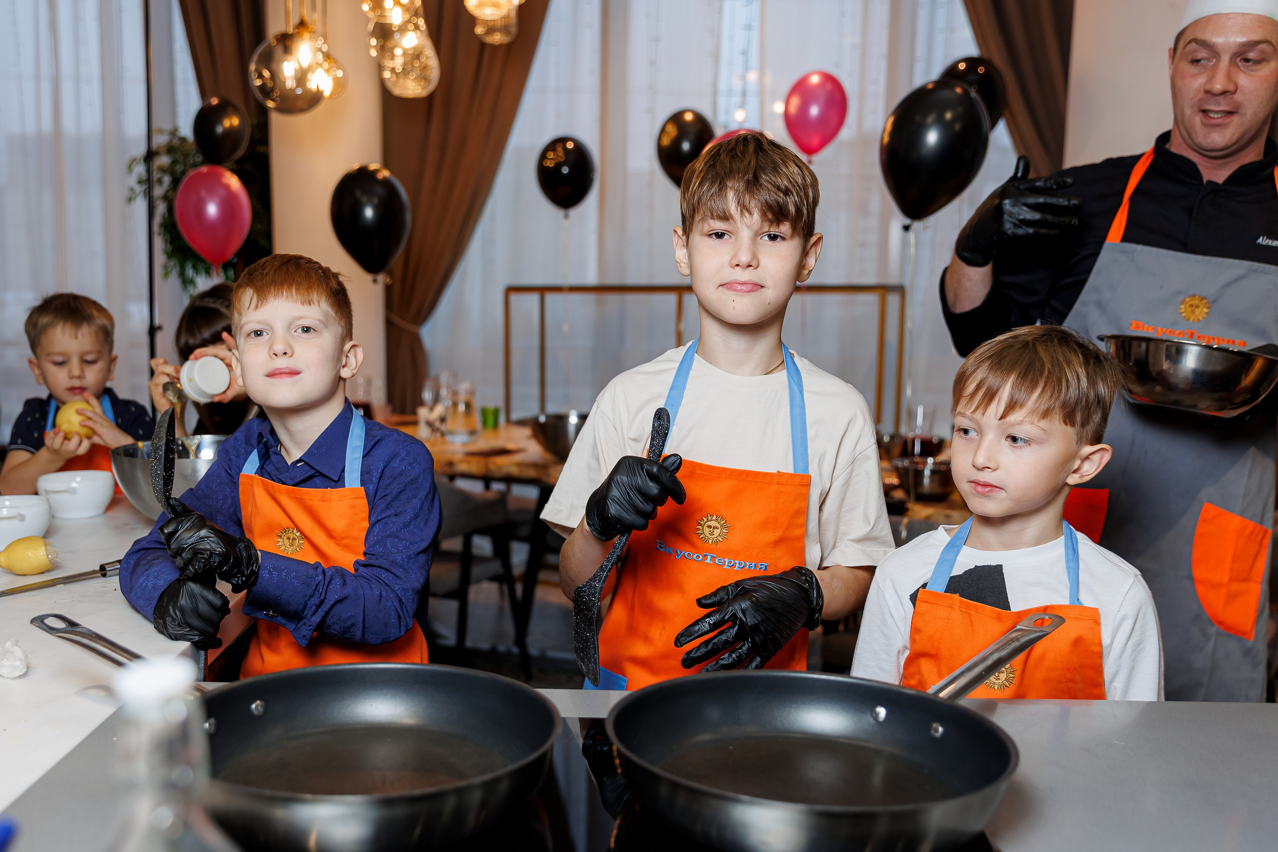День рождения Насти «Венсдэй во Вкусотеррии». Семейный и детский фотограф Комина Елена, Власиха, Одинцово