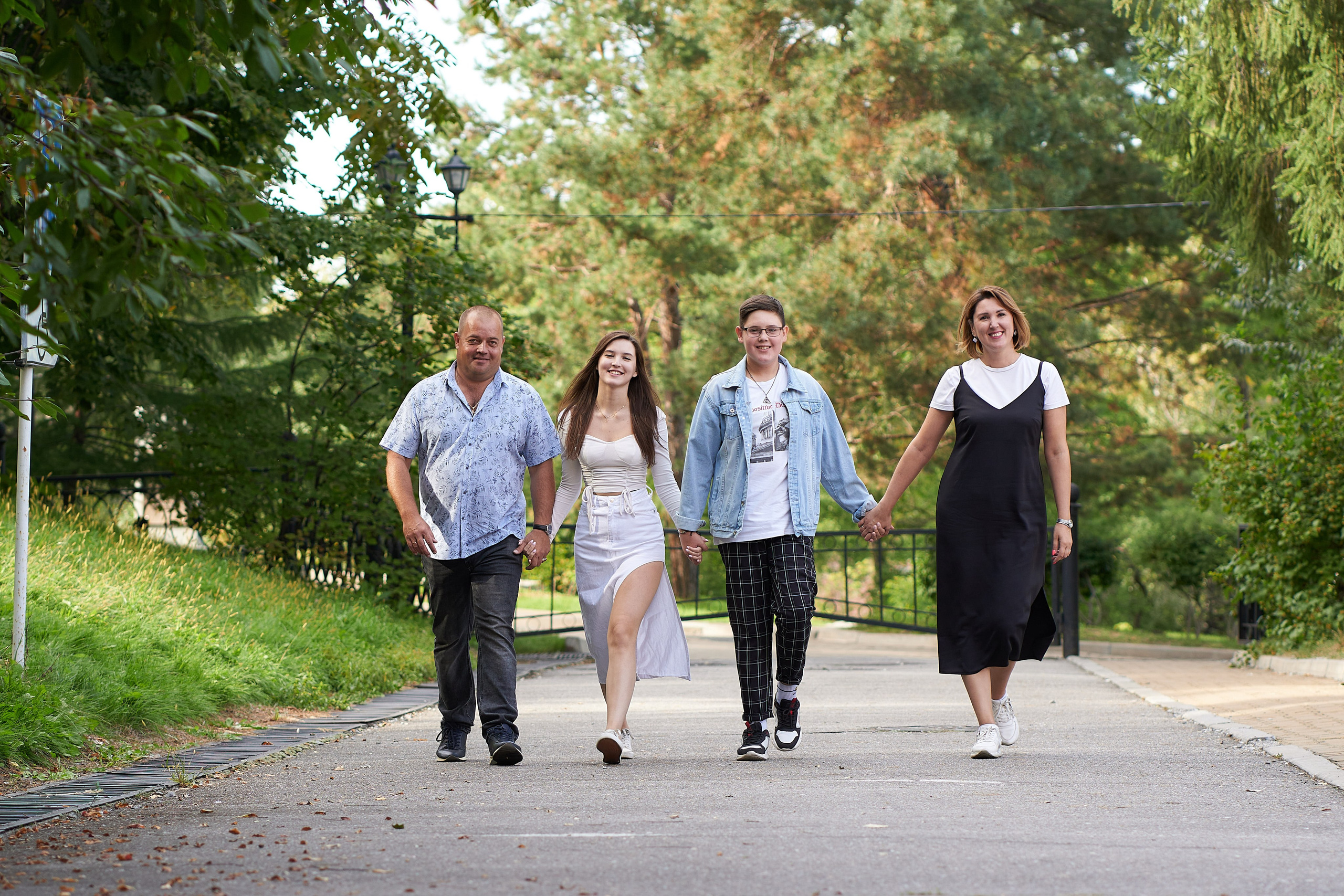 Прогулка с семьёй. Анна Катасонова