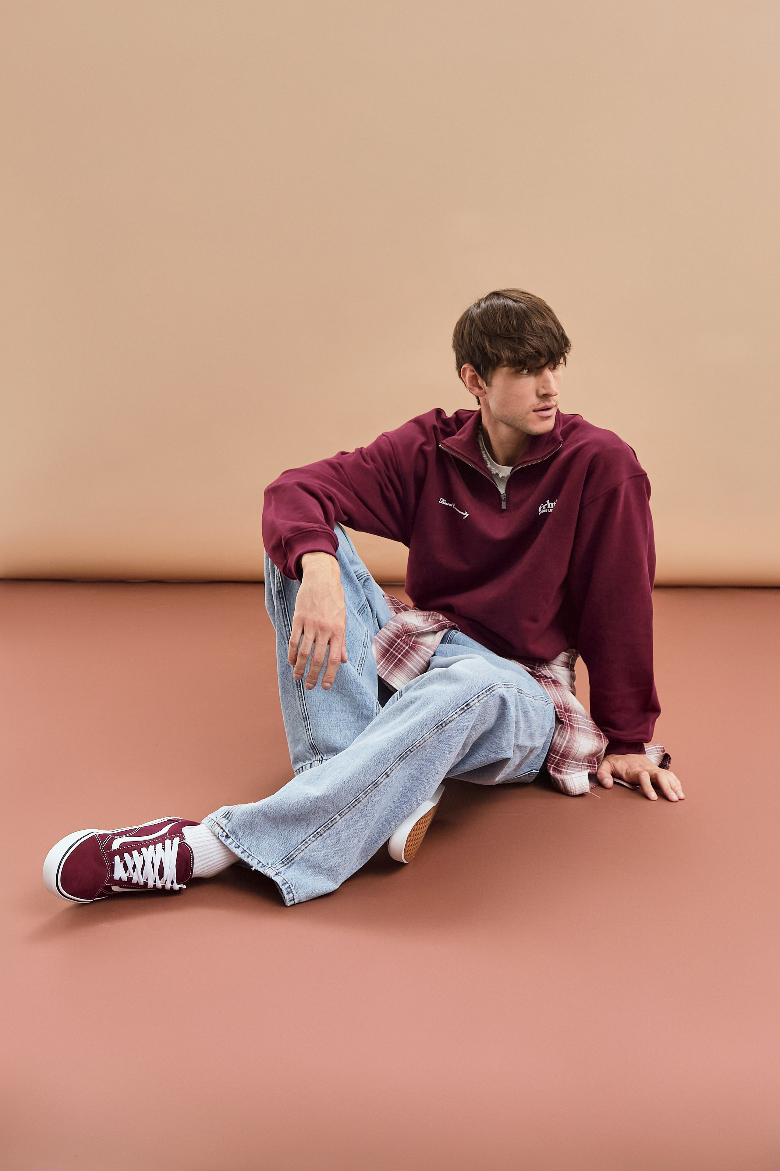 На бумажном фоне. Фотограф Москва| Вероника Полуэктова