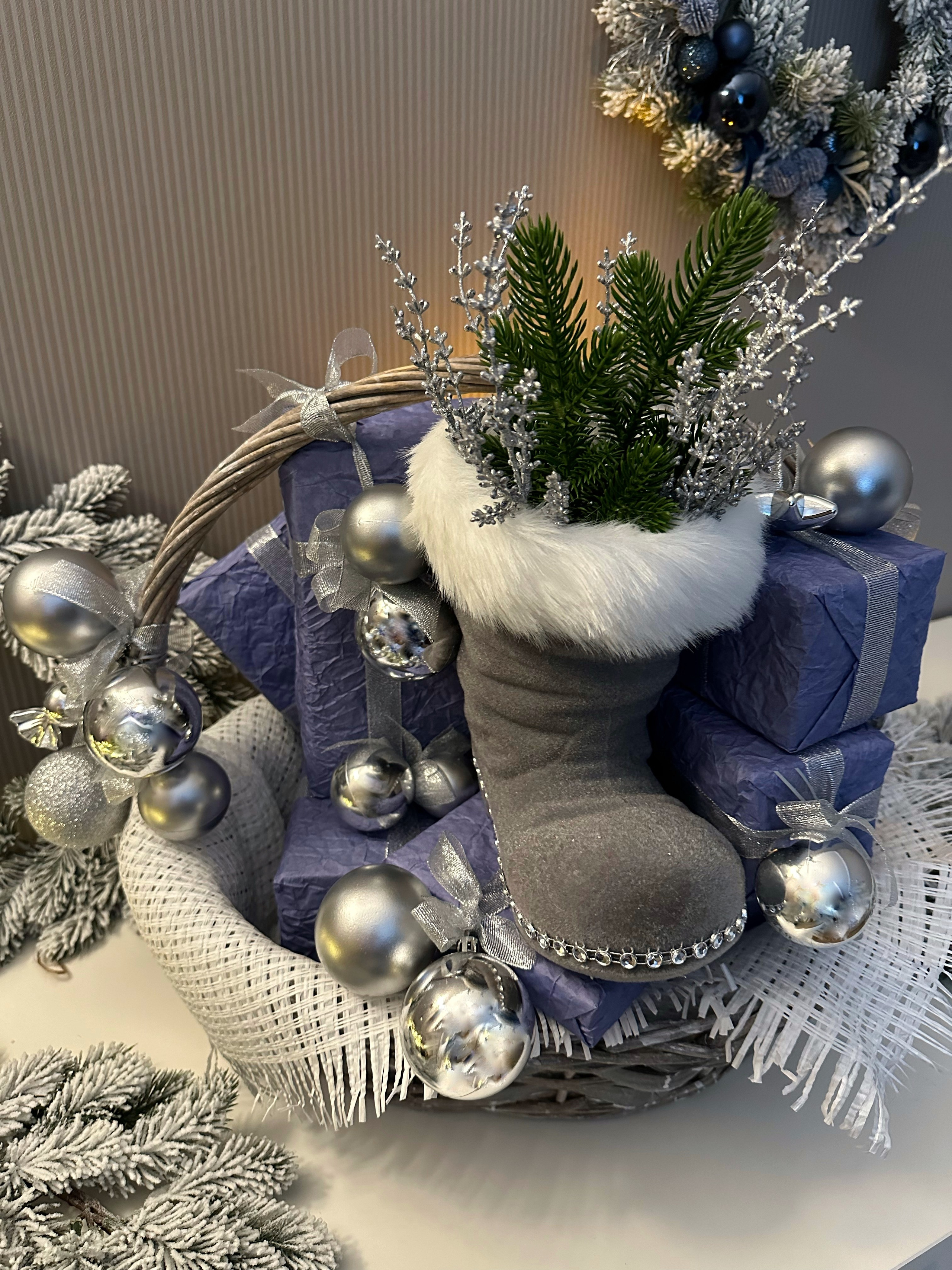 Новогодняя корзина. Студия подарочных наборов «Владия»