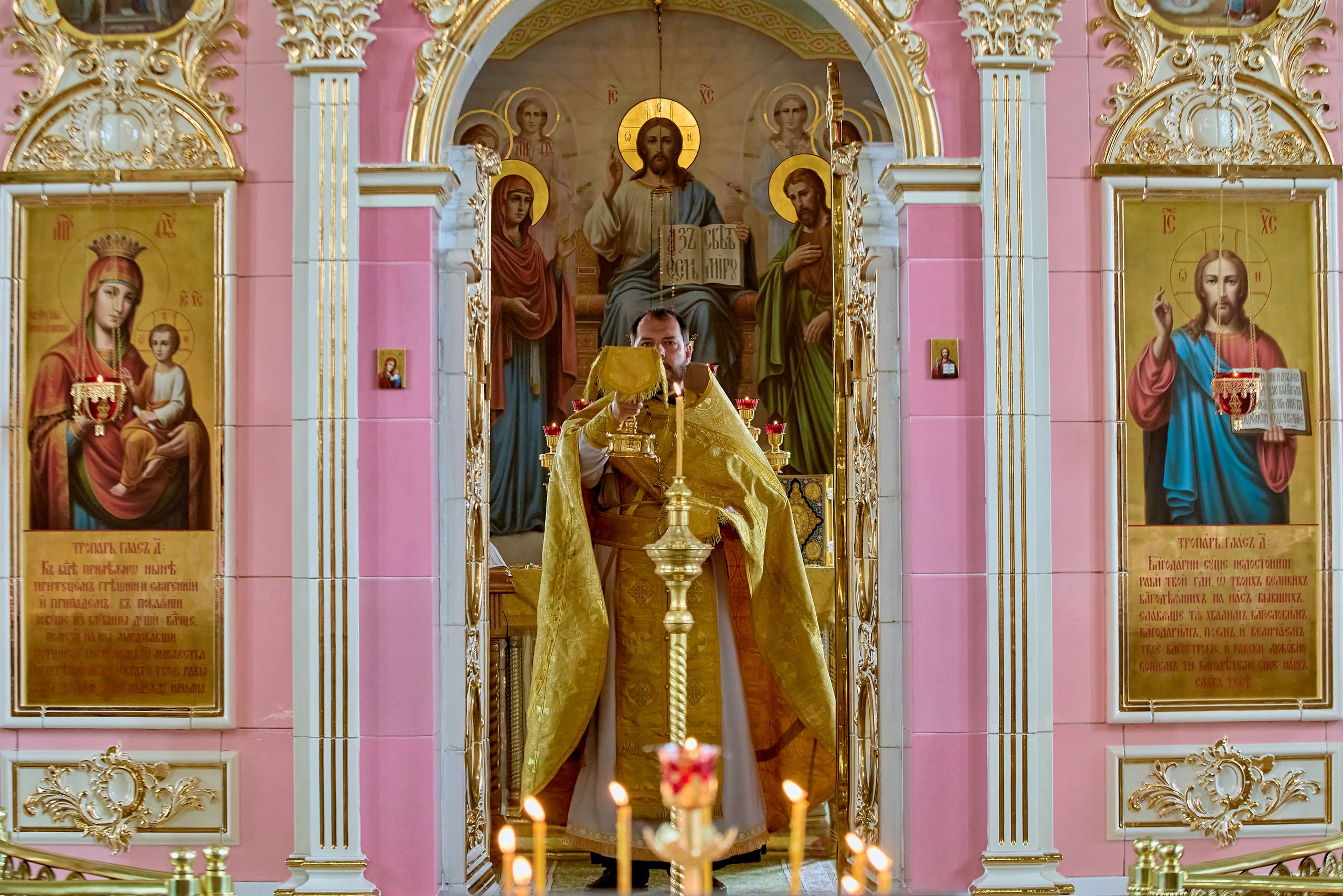 Красота служения Богу и единство верующих: все это отражается в фотографиях православного фотографа Николая Голованова из Дзержинска.