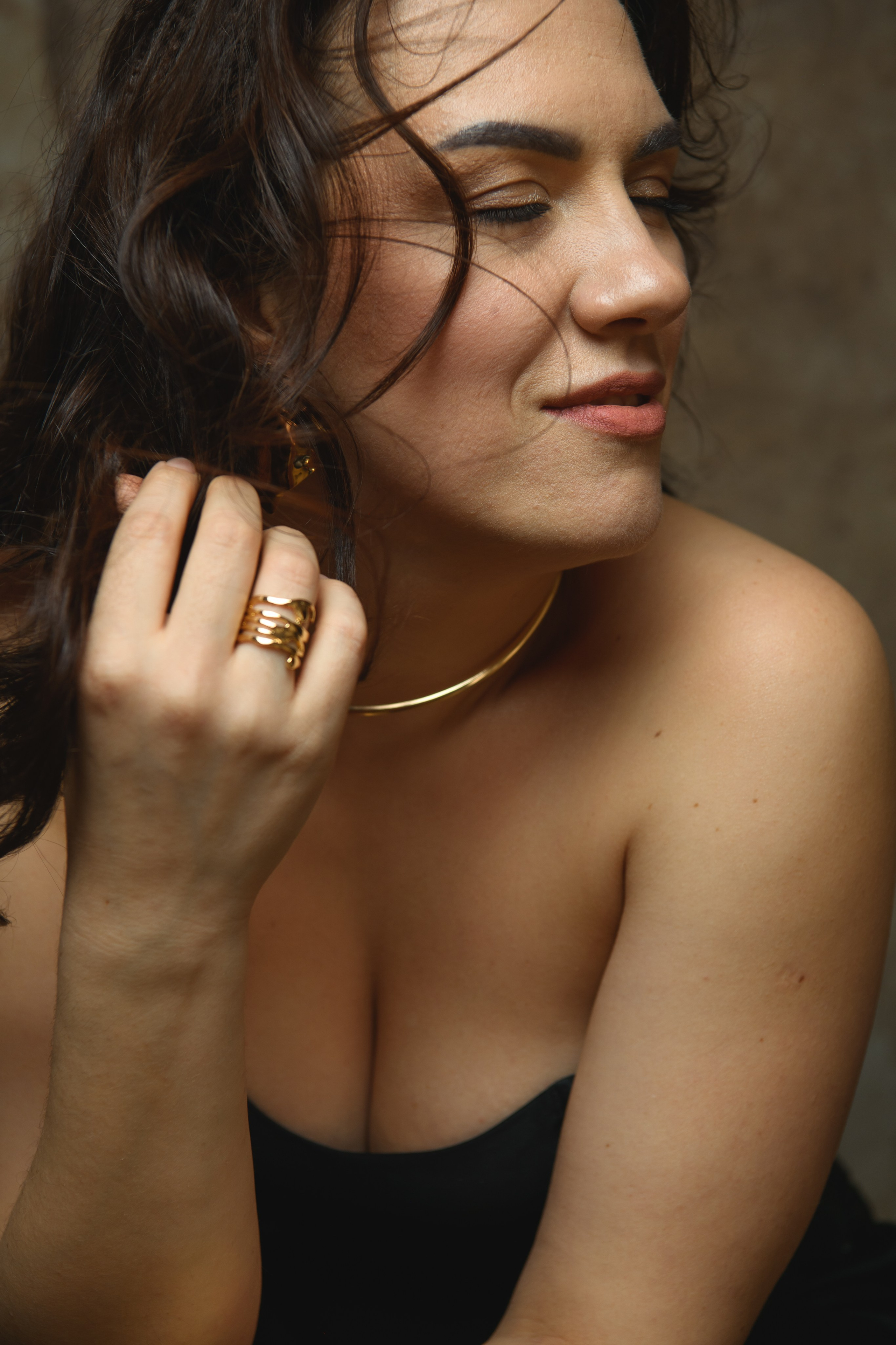 …Без слов — фотосессия для нее. Фотохудожник Нина Жихарева