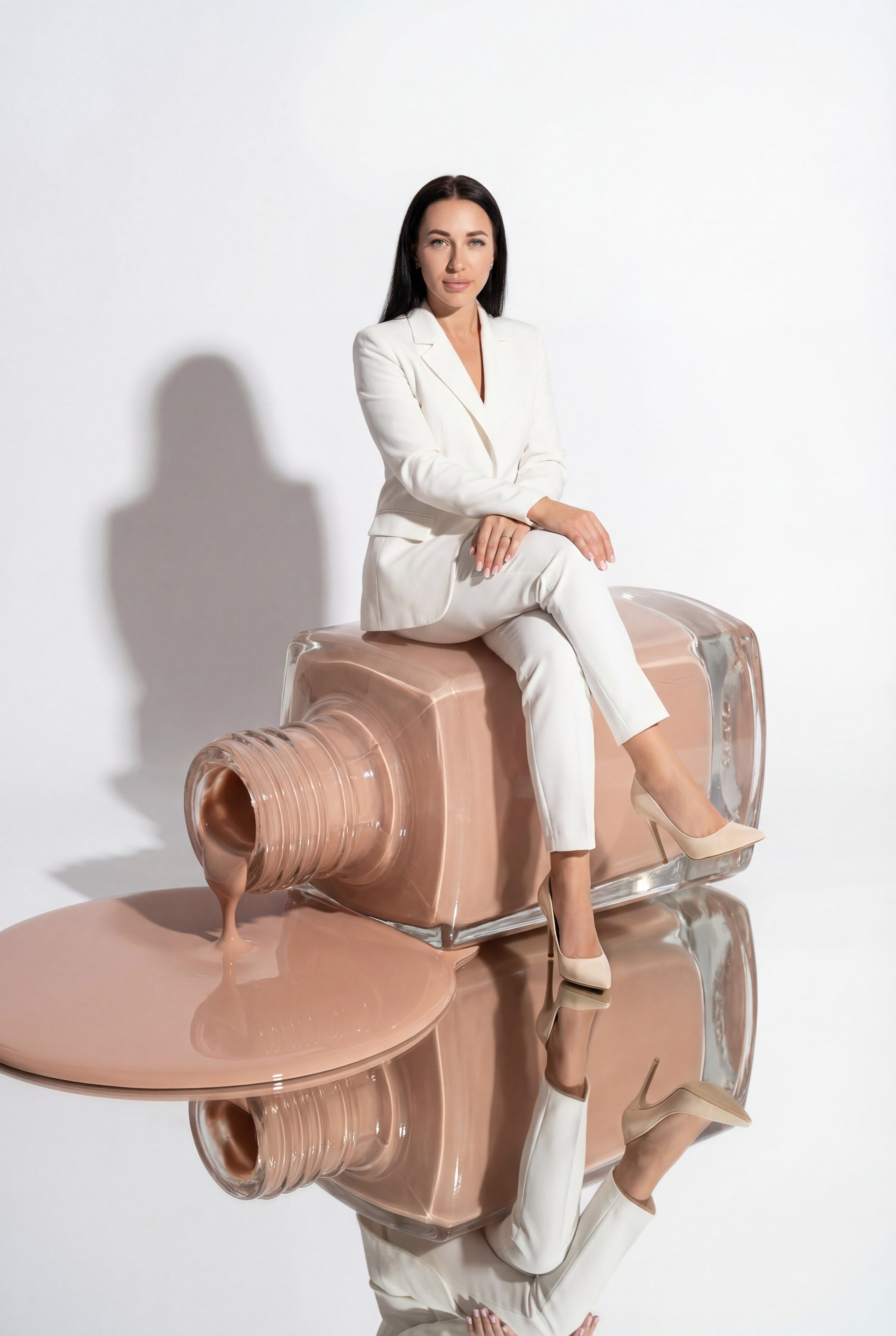 Маникюрный мастер. Школьный фотограф Евгения Саховская