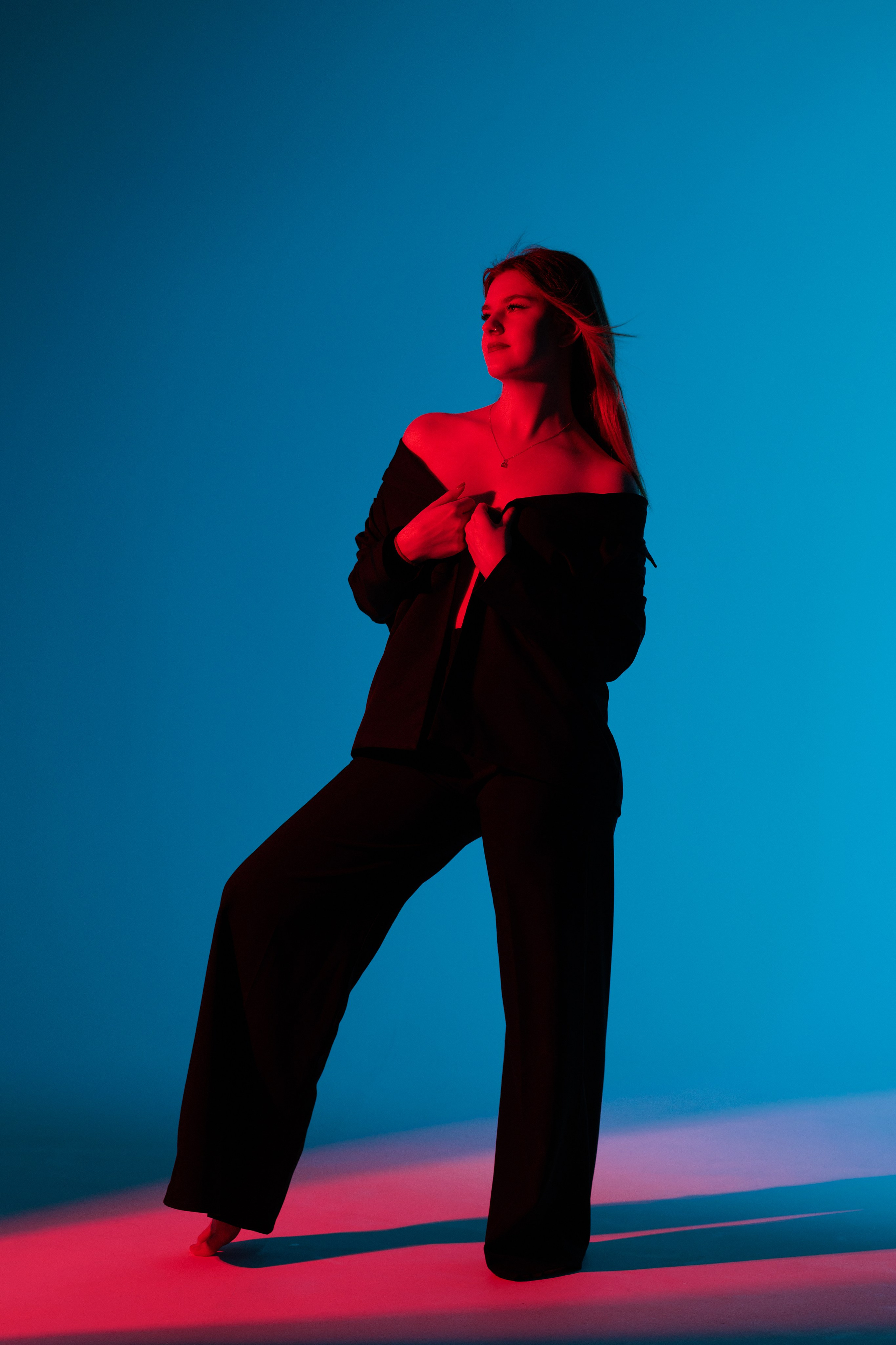 Цветной свет и фигуры. Фотограф Минск